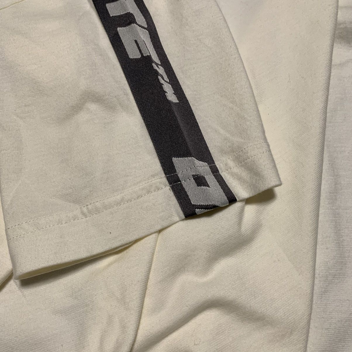 Off-White Off White Large Tape Cream White Tee Virgil Abloh Size US L / EU 52-54 / 3 - 3 Thumbnail