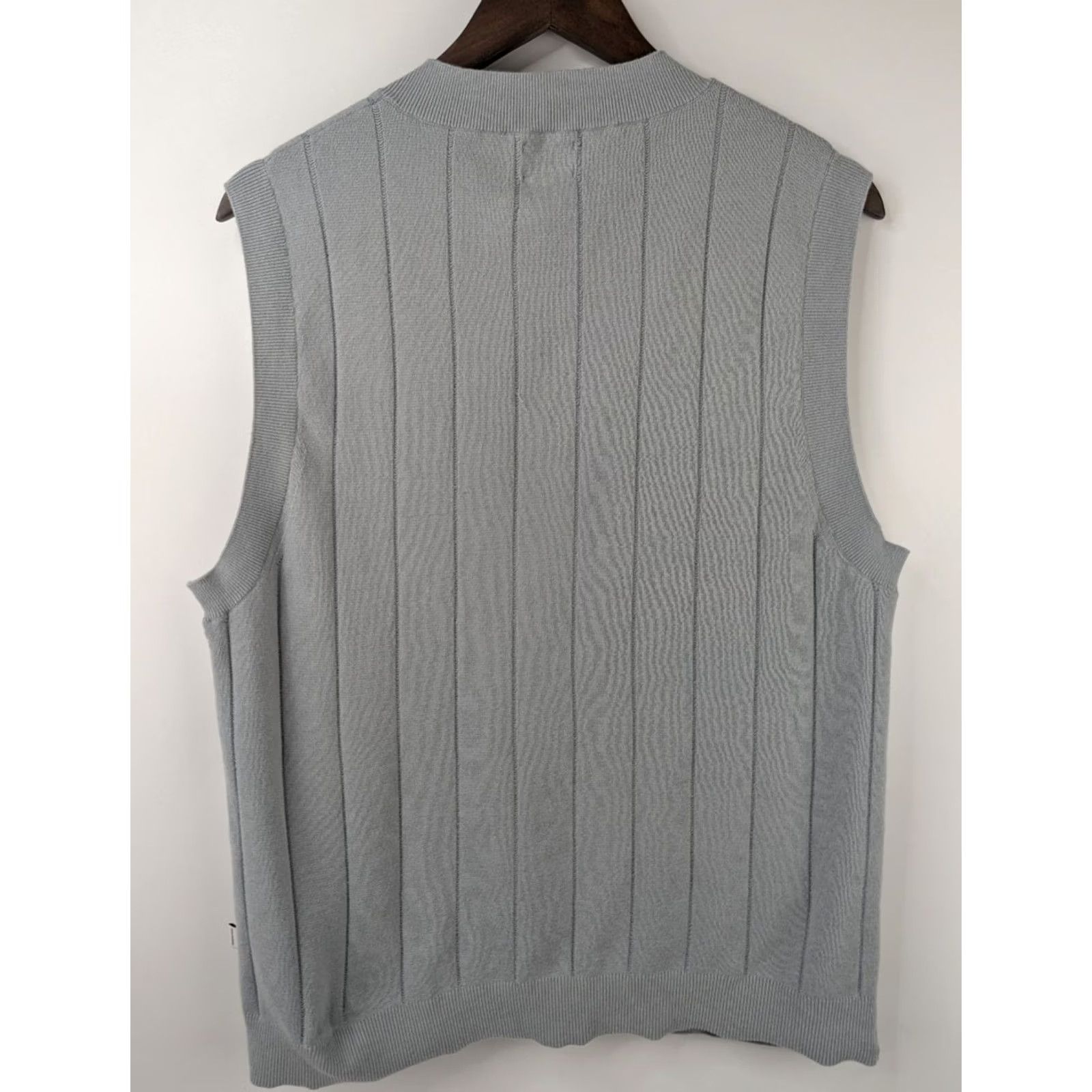 Vintage Frank & Oak Men’s Medium V-Neck Sleeveless Sweater Vest Gray Cotton Modern Relaxed Fit Shirtless Size US M / EU 48-50 / 2 - 3 Thumbnail