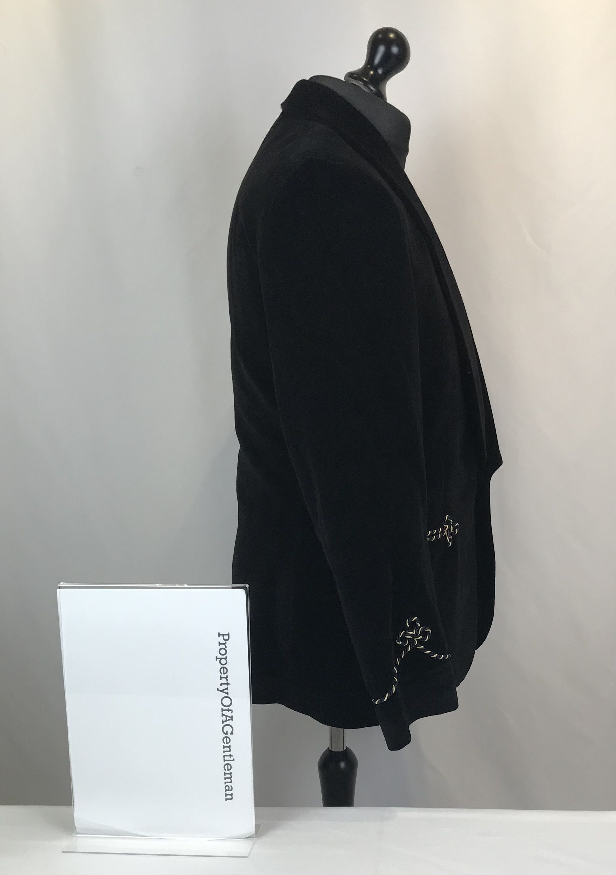 Gucci Men's Classic Black Velvet Blazer Size 50R - 2 Thumbnail