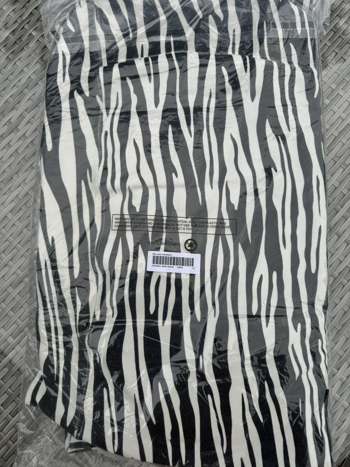 Supreme DS FW22 Supreme Box Logo Crewneck Zebra Size US XL / EU 56 / 4 - 4 Thumbnail