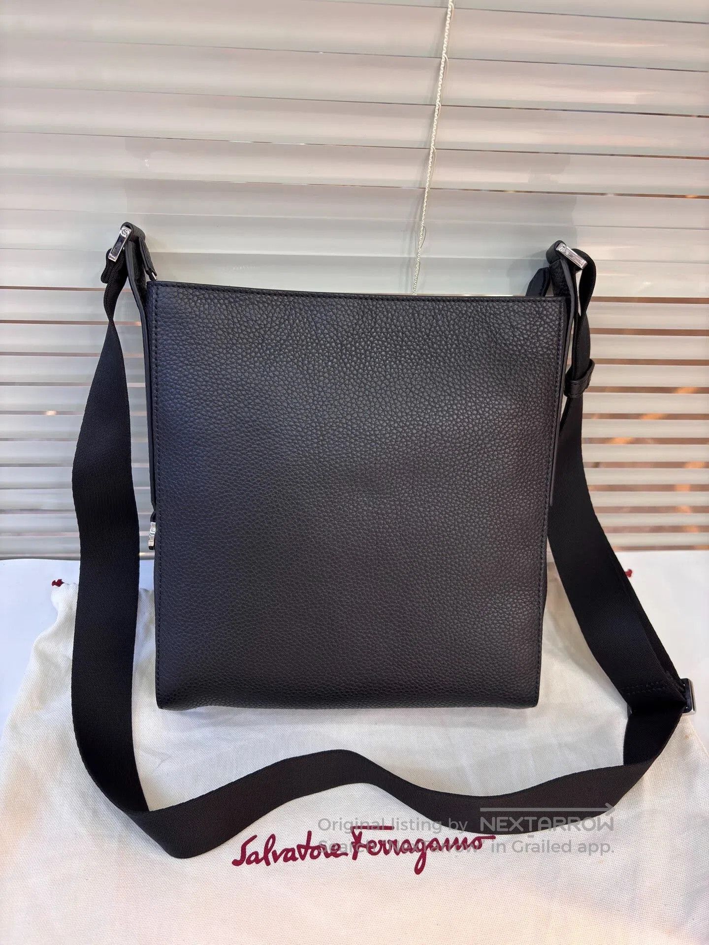 Salvatore Ferragamo Ferragamo Black Leather Men's Shoulder Bag. Size ONE SIZE - 2 Thumbnail