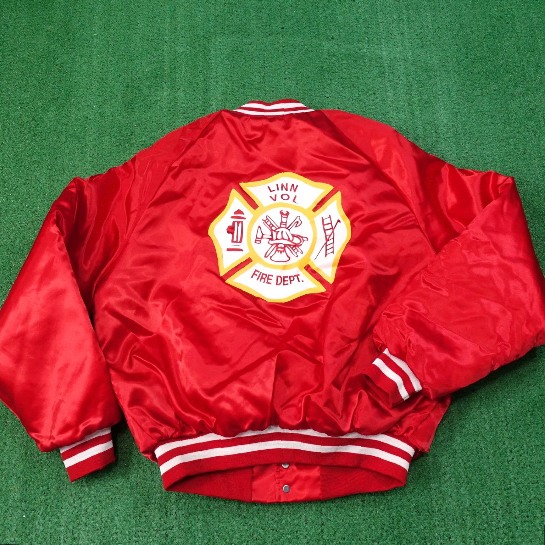 Vintage VINTAGE KING LOUIE SATIN JACKET LINN VOL FIRE DEPT RED MENS LARGE Size US L / EU 52-54 / 3 - 2 Thumbnail