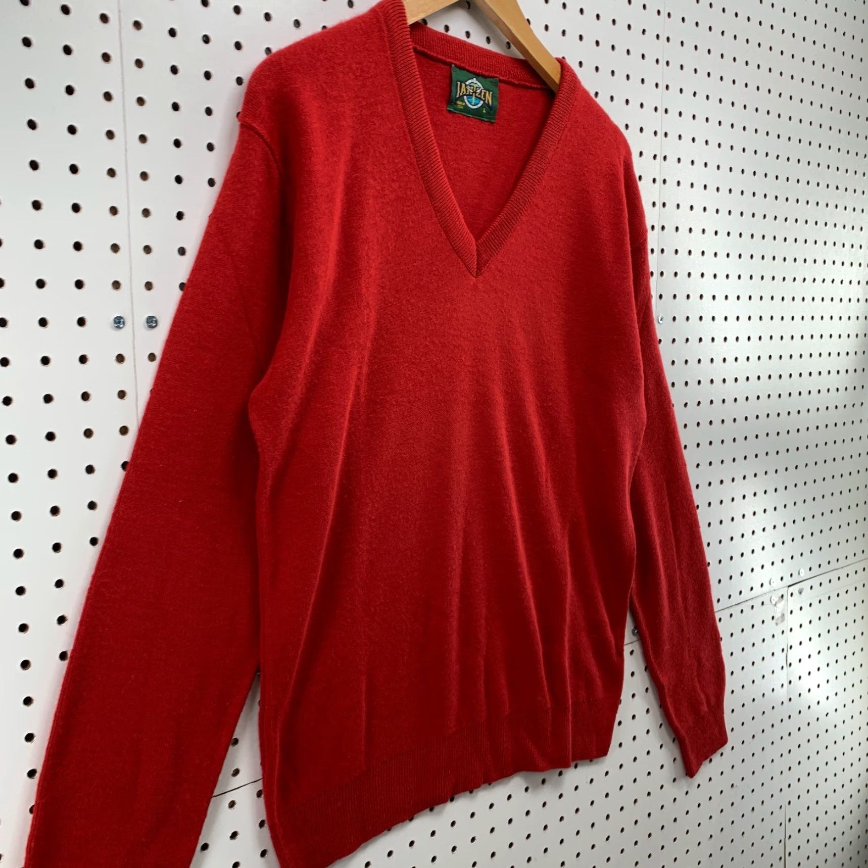 Jantzen VINTAGE Jantzen Sweater Knit V-Neck Red Mens Large 21.5x27 Acrylic USA Made Pullover Size US L / EU 52-54 / 3 - 6 Thumbnail