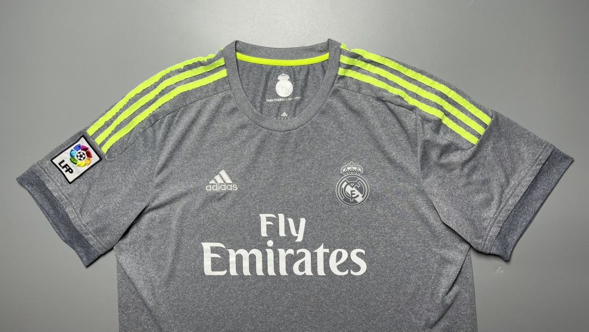 Adidas REAL MADRID ADIDAS 2015/2016 FOOTBALL AWAY JERSEY #7 RONALDO Size US XL / EU 56 / 4 - 3 Thumbnail