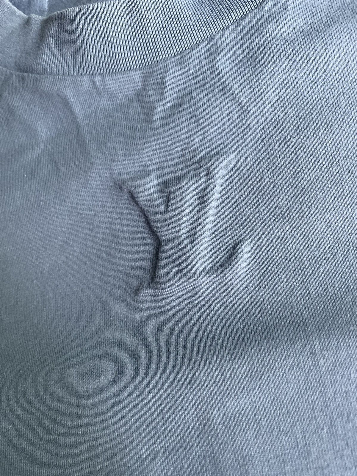 Louis Vuitton Louis Vuitton Blue Embossed Logo T Shirt Size US XL / EU 56 / 4 - 3 Thumbnail