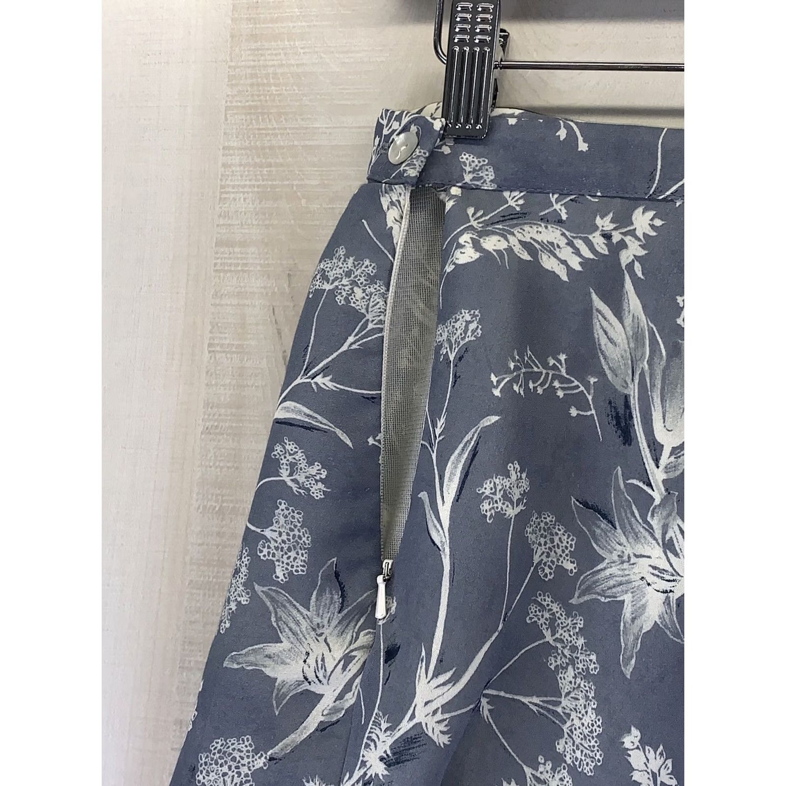 Vintage VINTAGE Jonathan Martin Skirt Floral Chiffon Gray Fit & Flare Size 11 Juniors Women 90s Party/Cocktail Vintage 90s Style Womens Size 32" / US 10 / IT 46 - 7 Thumbnail
