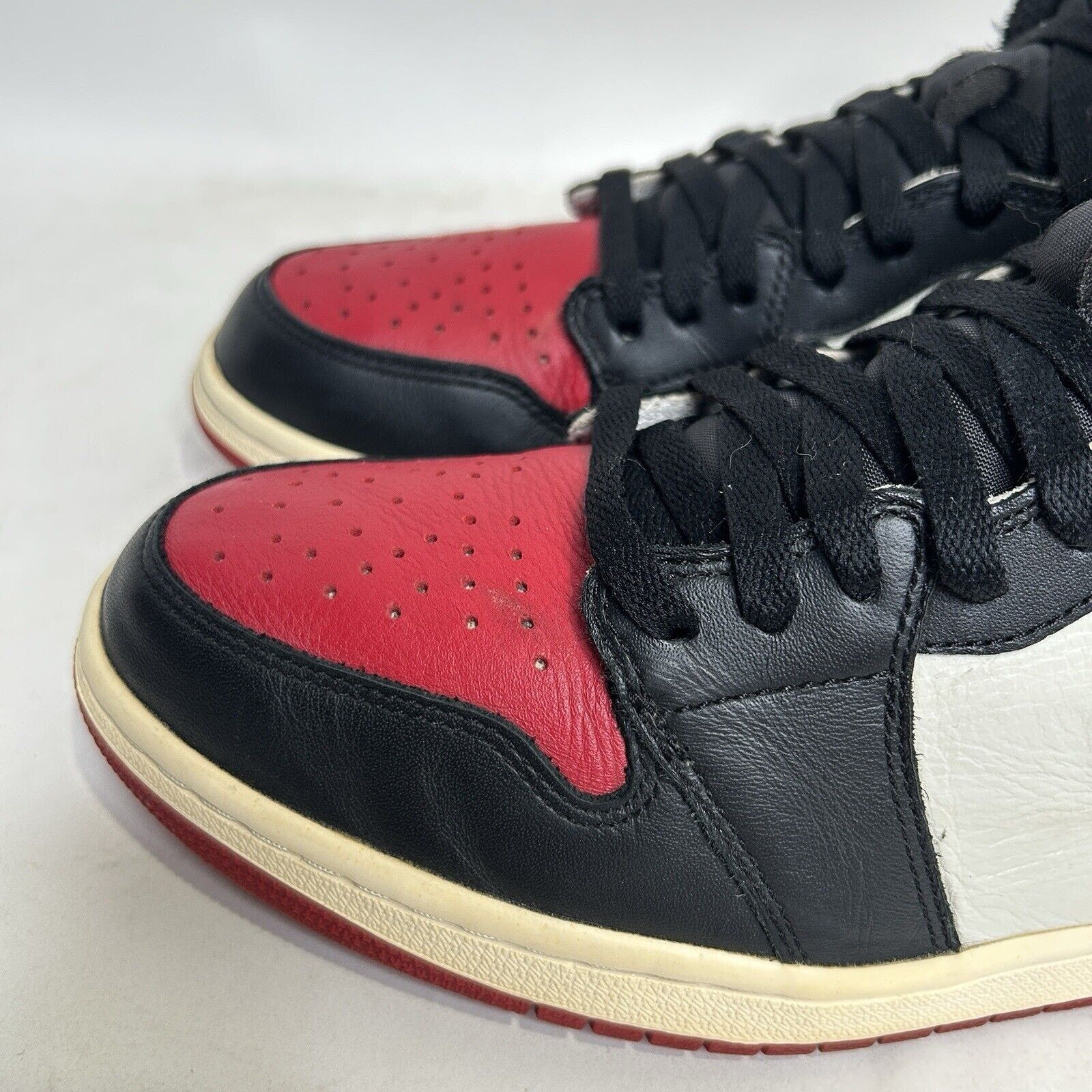 Jordan Brand Nike Shoes Air Jordan 1 Retro OG High “Bred Toe/Chicago” Size US 9.5 / EU 42-43 - 8 Thumbnail
