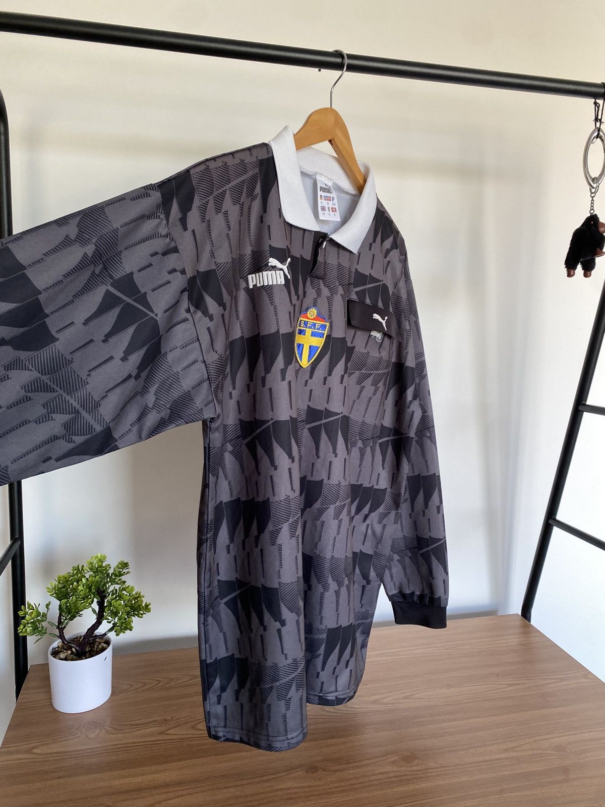 Puma × Vintage Vintage Puma Sweden Goalkeeper Jersey 1997-1998’s Size US M / EU 48-50 / 2 - 3 Thumbnail