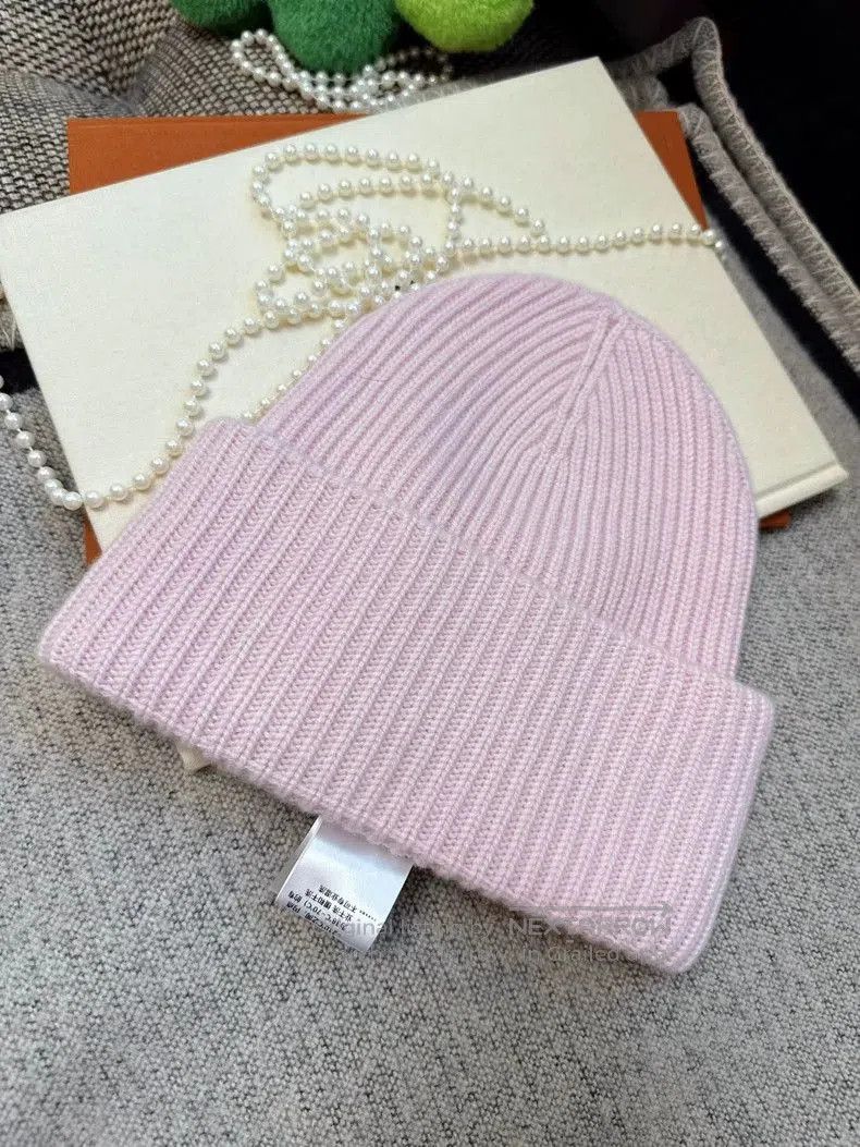 Chanel Chanel 25b Pink Knit Beanie with CC Logo. Size ONE SIZE - 2 Thumbnail