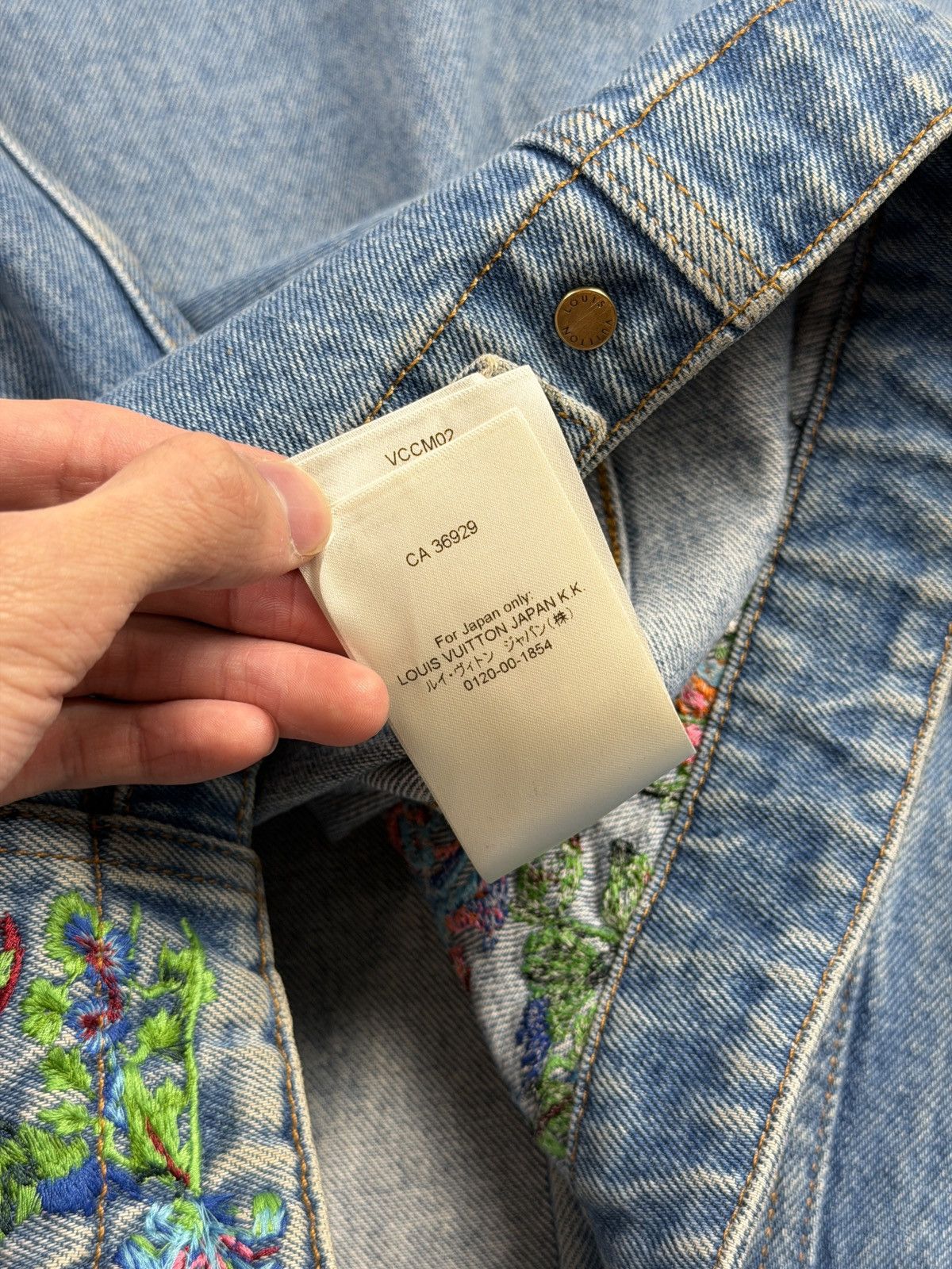 Louis Vuitton SS22 FLORAL EMBROIDERED DENIM JACKET Size US L / EU 52-54 / 3 - 12 Thumbnail
