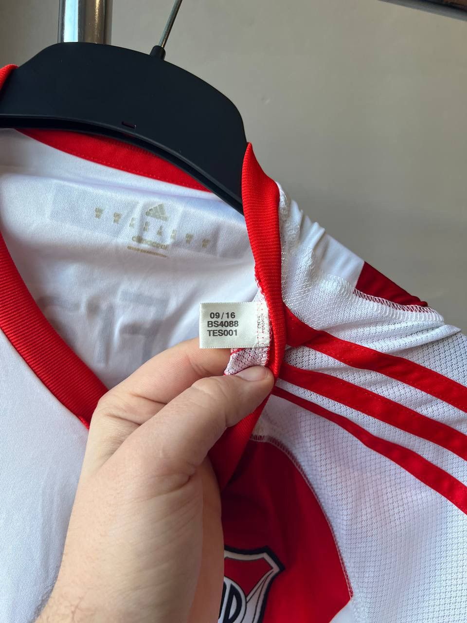 Adidas 2016/17 RIVER PLATE HOME SOCCER JERSEY FOOTBALL SHIRT SIZE M Size US M / EU 48-50 / 2 - 8 Thumbnail