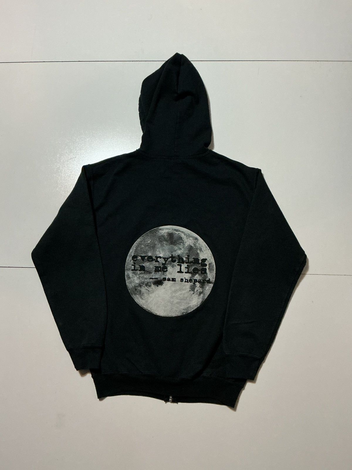 Gildan Sam Shepard A Lie Of The Mind Everything In Me Lies Hoodie Size US S / EU 44-46 / 1 - 1 Thumbnail