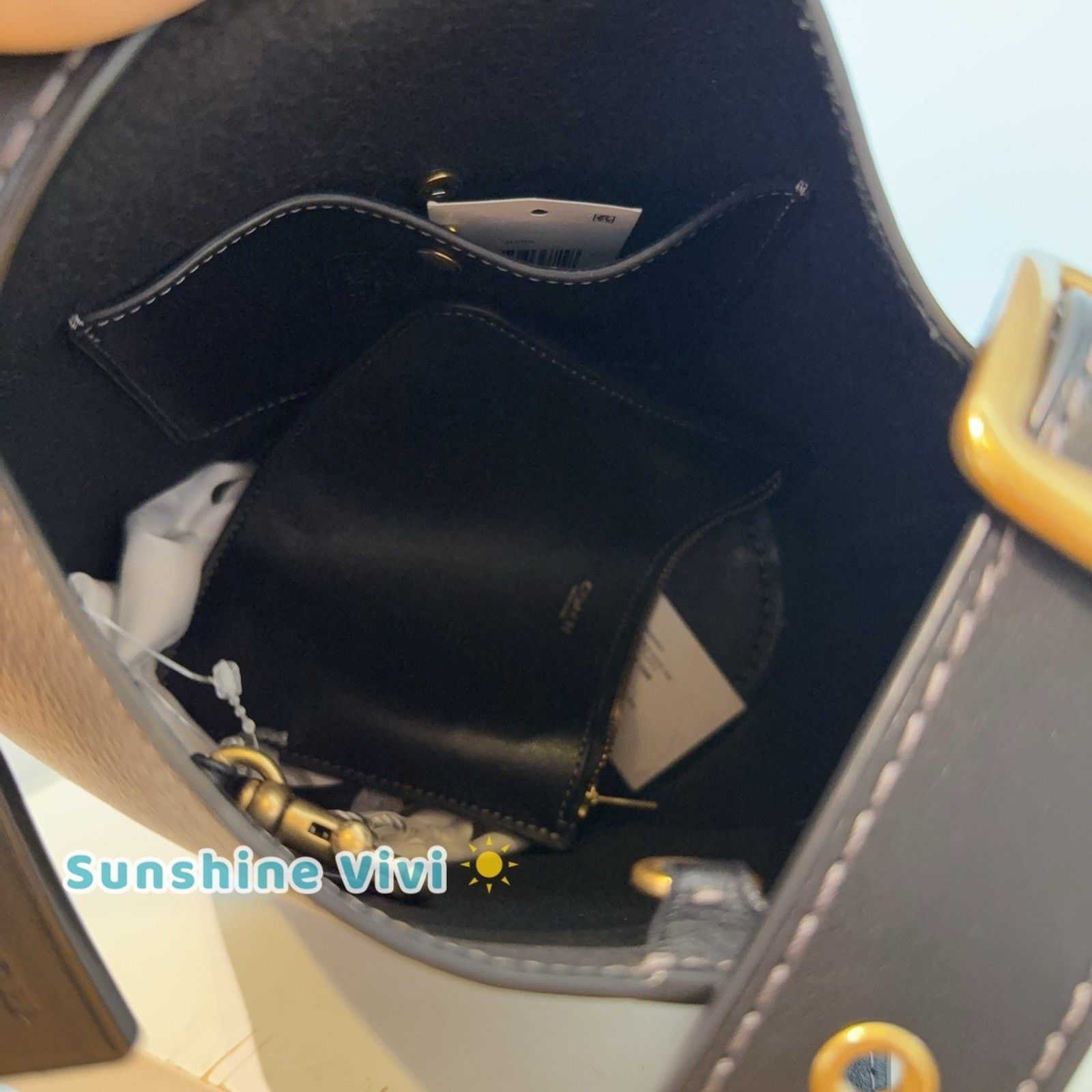 Coach NWT Coach Bleecker Bucket Bag 21 leather CCX07 Brass /Black Size ONE SIZE - 5 Thumbnail