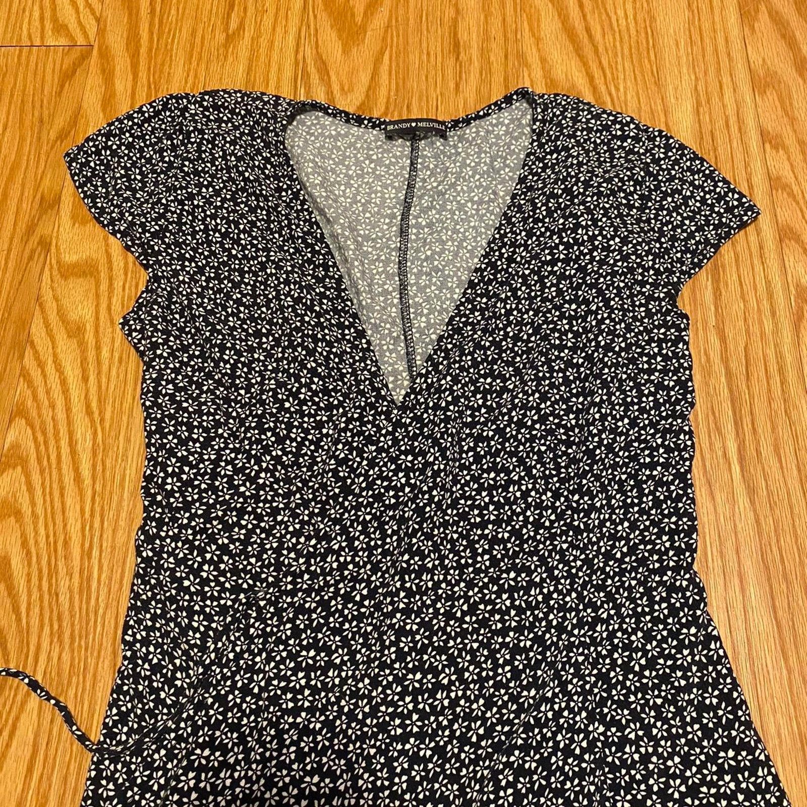 Brandy Melville Brandy Melville print tie dress Size M / US 6-8 / IT 42-44 - 3 Thumbnail