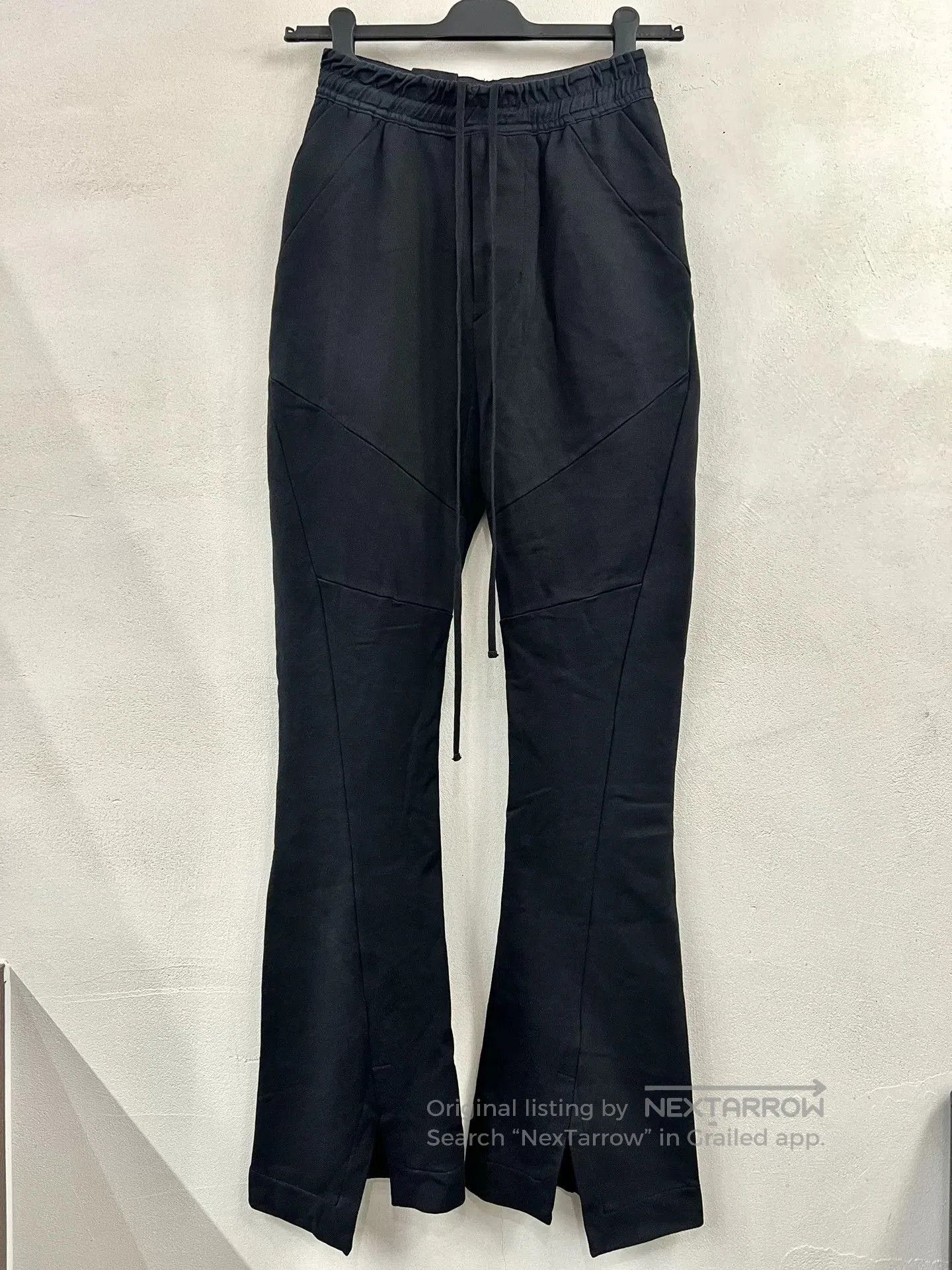 Julius_7 Flared Split Hem Pants.