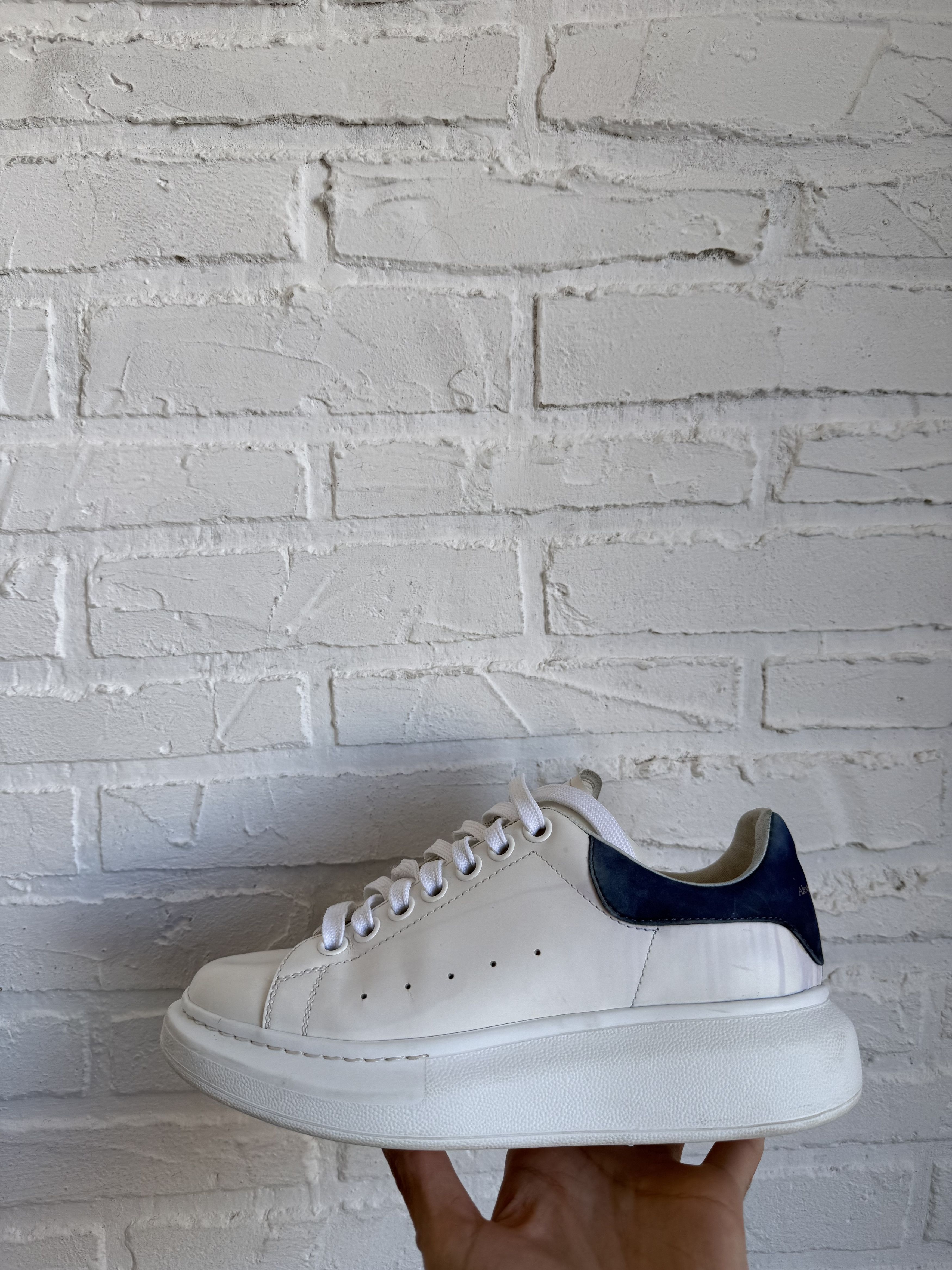 Alexander McQueen Alexander McQueen oversized sneakers white navy Size US 7 / IT 37 - 12 Thumbnail