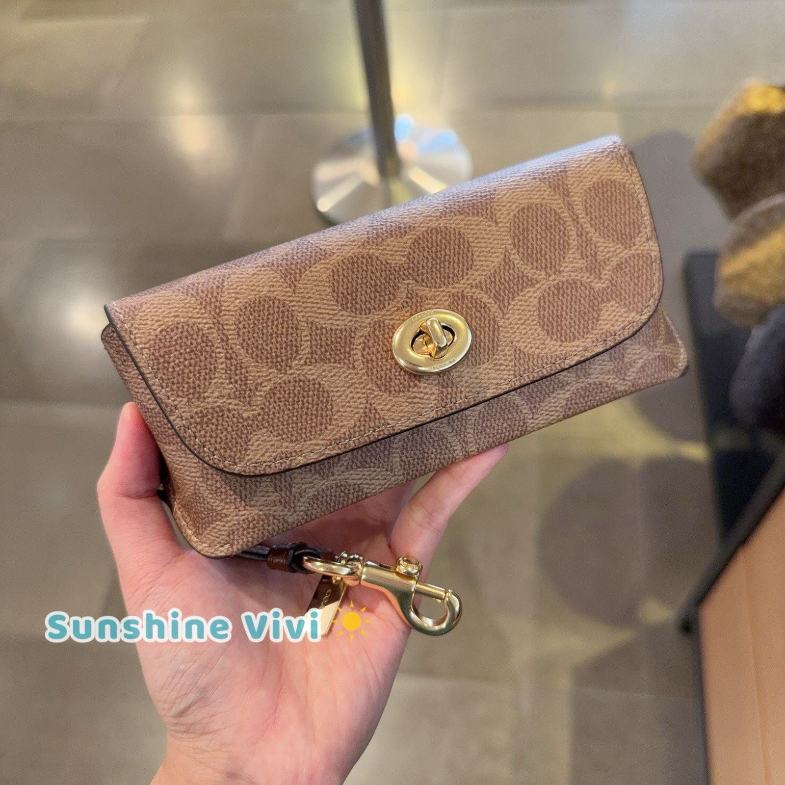 Coach NWT Coach Sunglass Case CZ207 Tan Brown Signature Leather Size ONE SIZE - 2 Thumbnail
