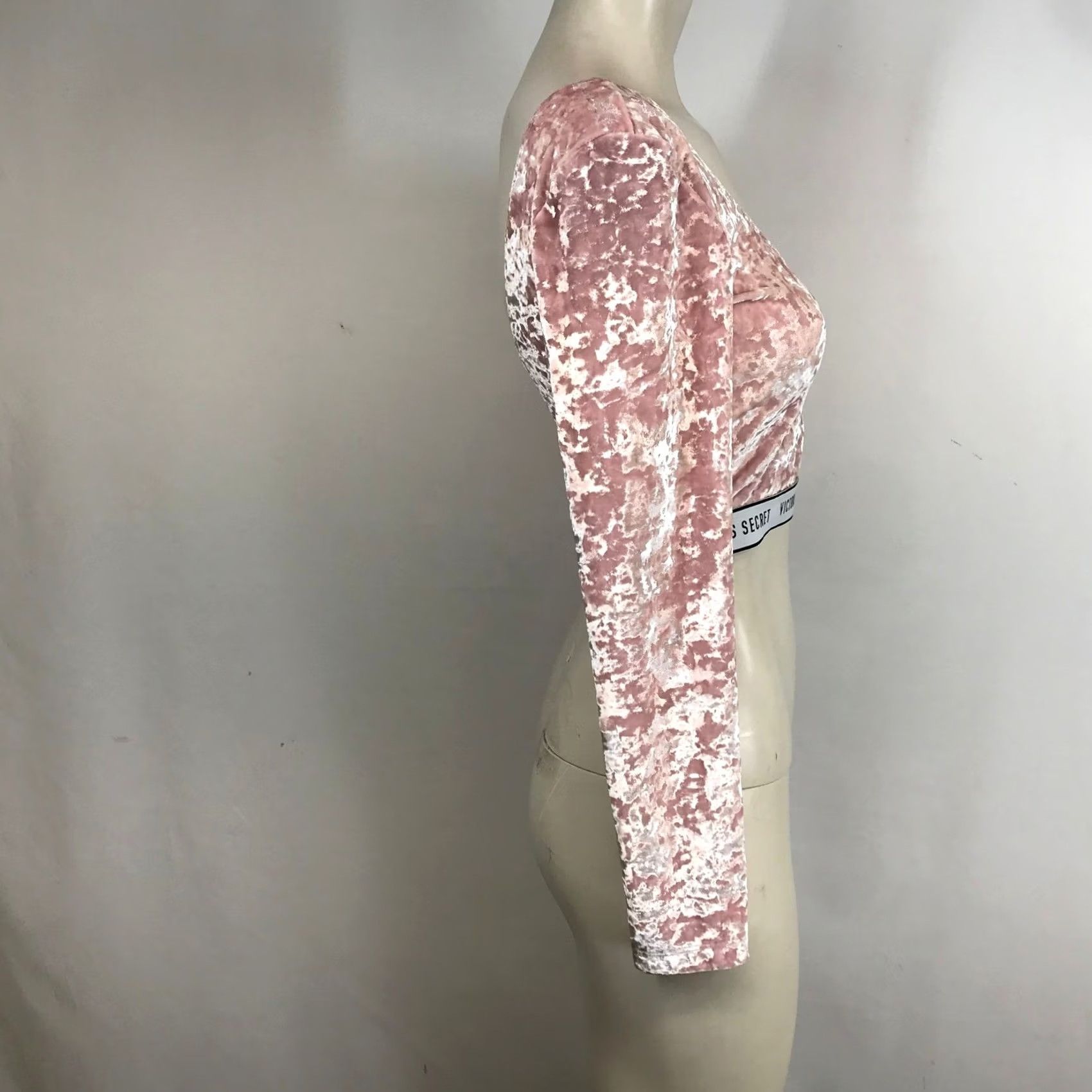 Victoria's Secret Victoria's Secret Pink Velvet Long Sleeve Crop Top M Banded Bottom Size M / US 6-8 / IT 42-44 - 4 Thumbnail