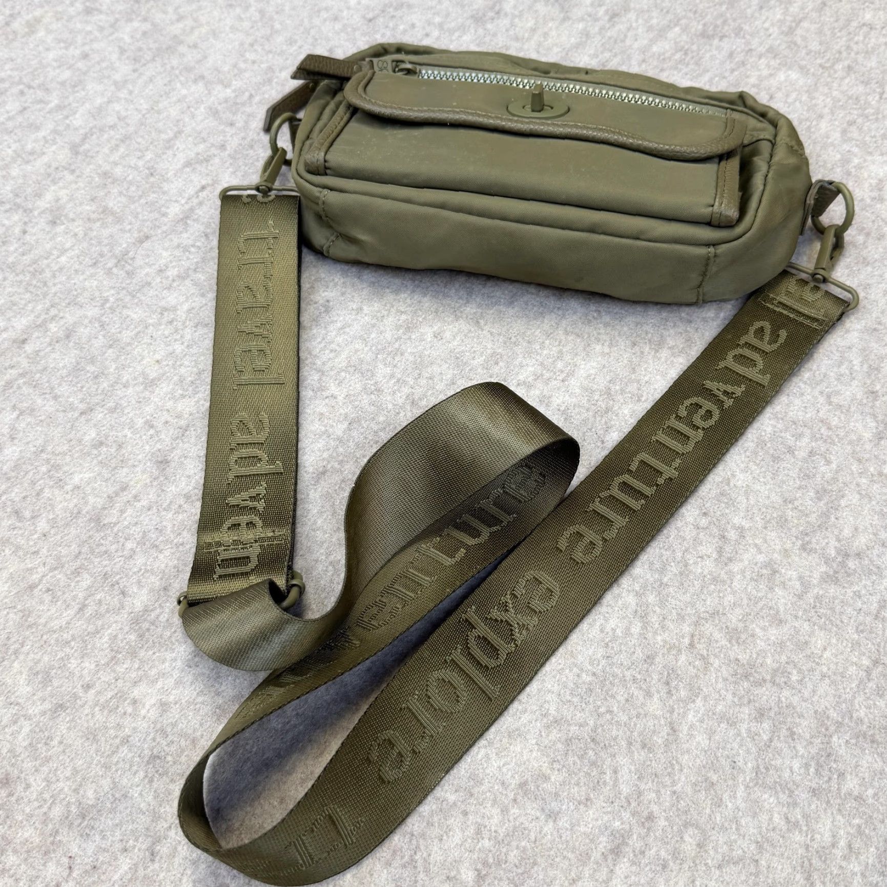 Vintage Travel Crossbody Bag Unisex Small Green Adjustable Strap Zip Pockets Detachable Size ONE SIZE - 3 Thumbnail