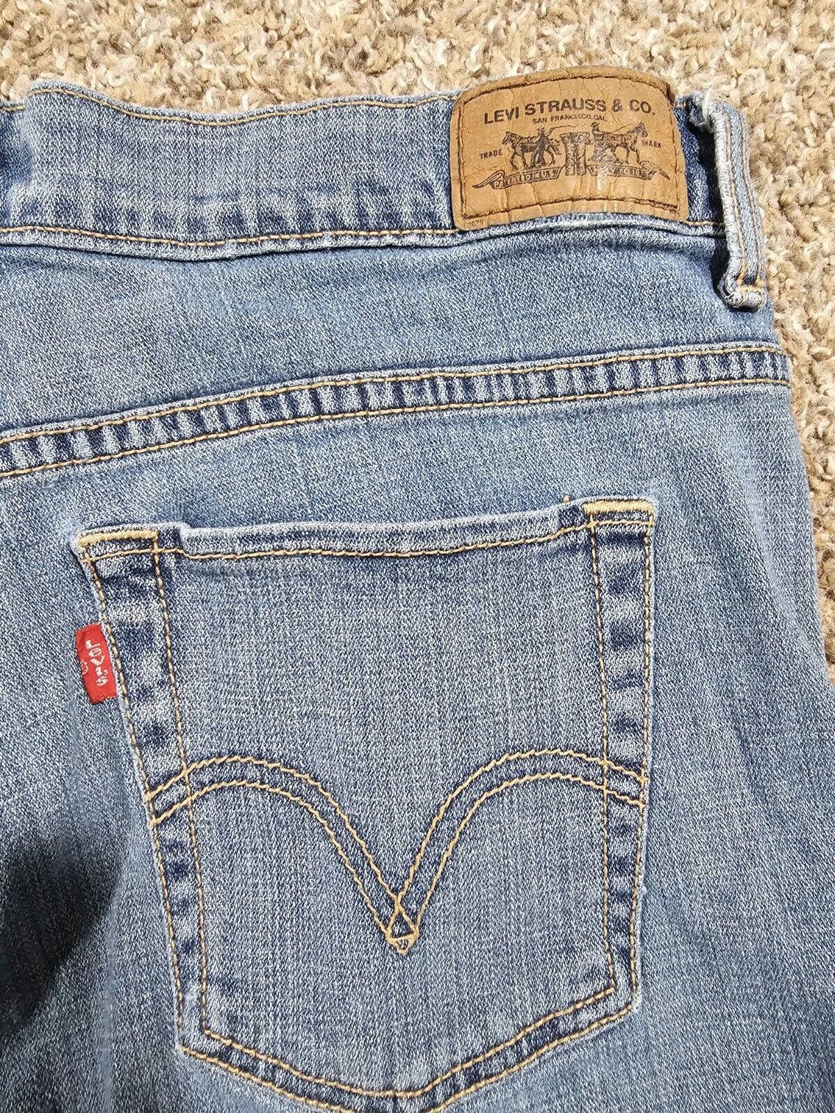Levi's LEVI'S 515 Bermuda Womens Short size 10 Light Wash Denim Size 32" / US 10 / IT 46 - 8 Thumbnail