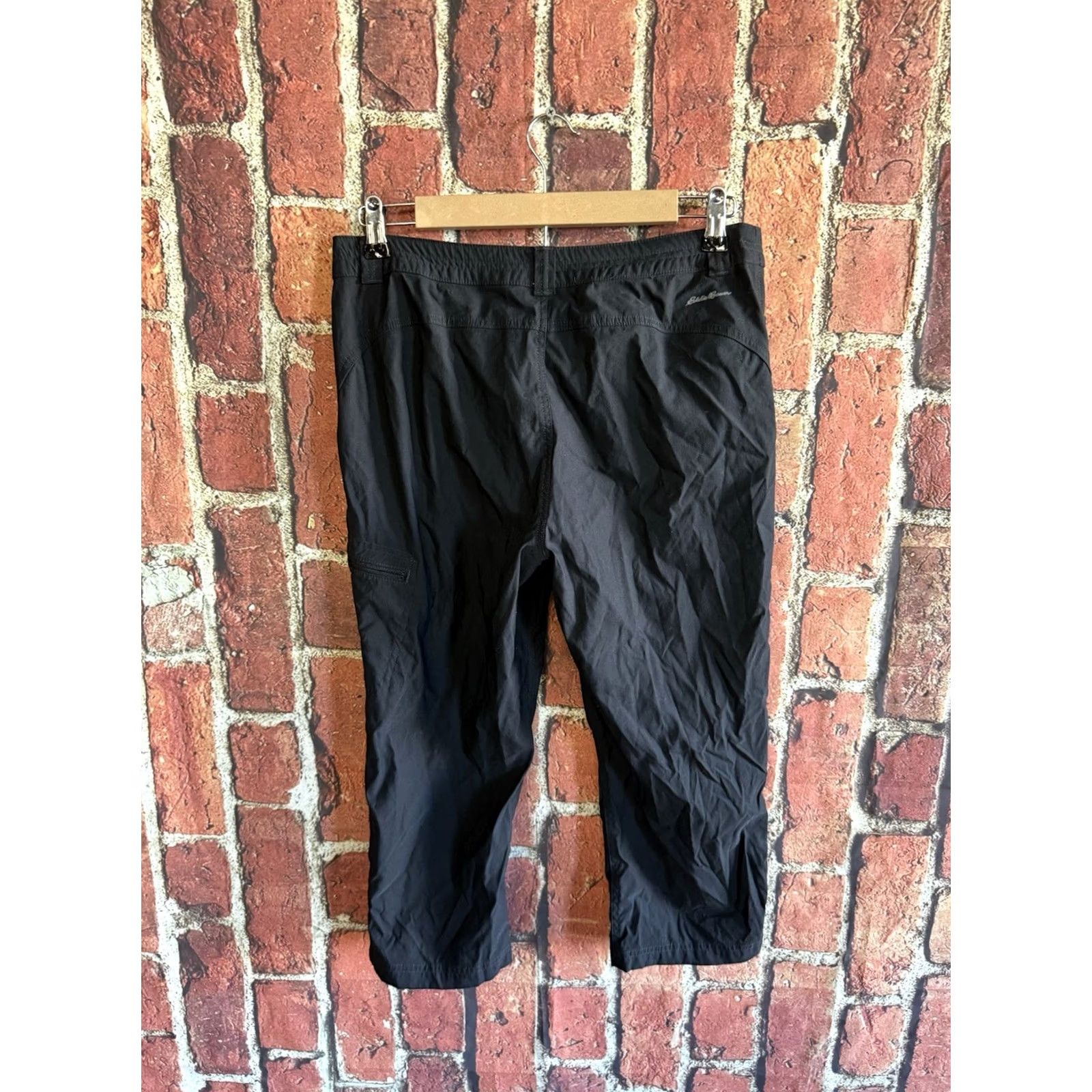 Eddie Bauer VINTAGE Eddie Bauer Womens Black Cropped Outdoor Nylon Capri Pants Size 6 Size 28" / US 6 / IT 42 - 2 Thumbnail