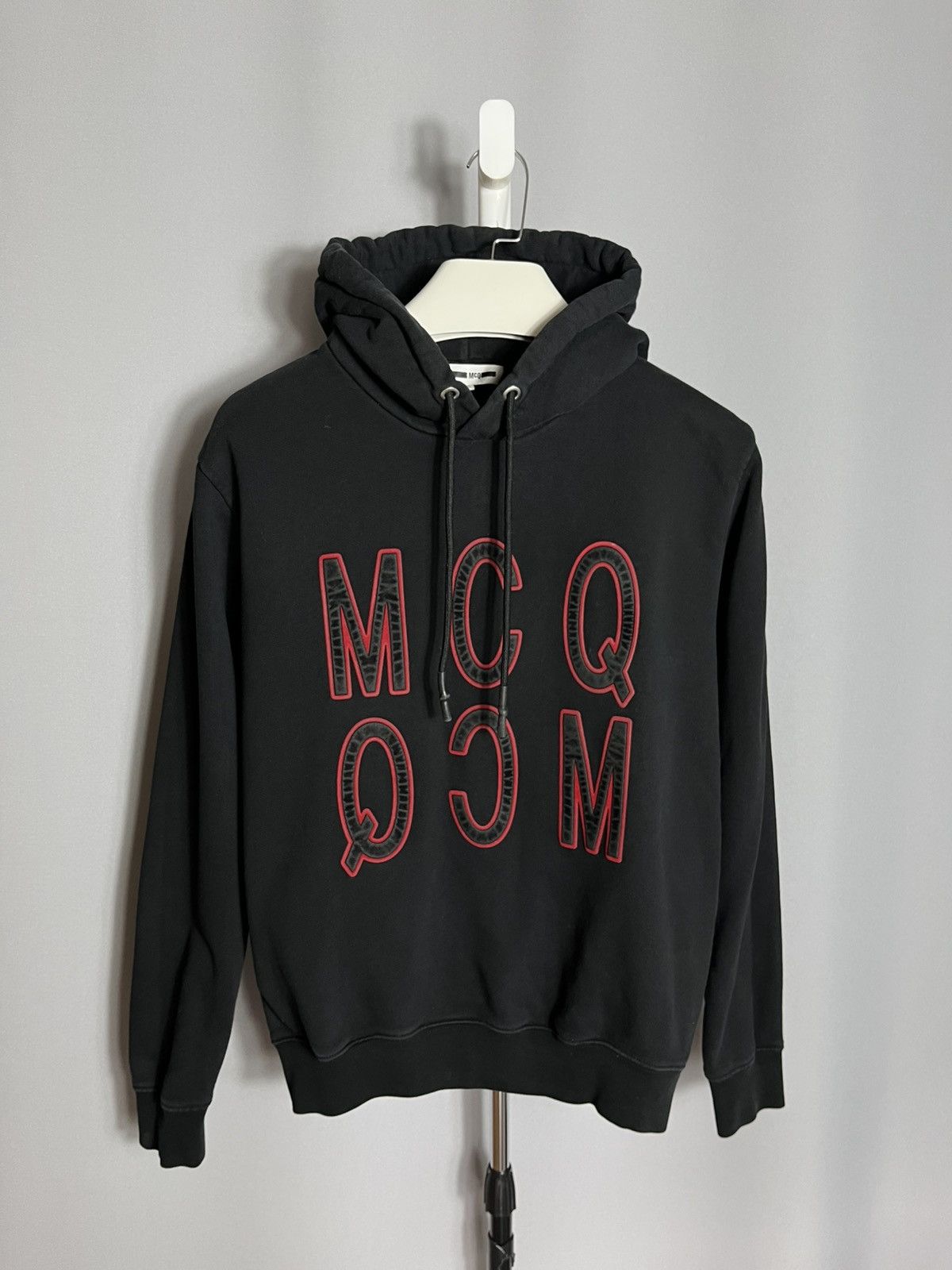 Alexander McQueen MCQ ALEXANDER MCQUEEN VELVET LOGO HOODED MENS BLACK Size US S / EU 44-46 / 1 - 1 Thumbnail