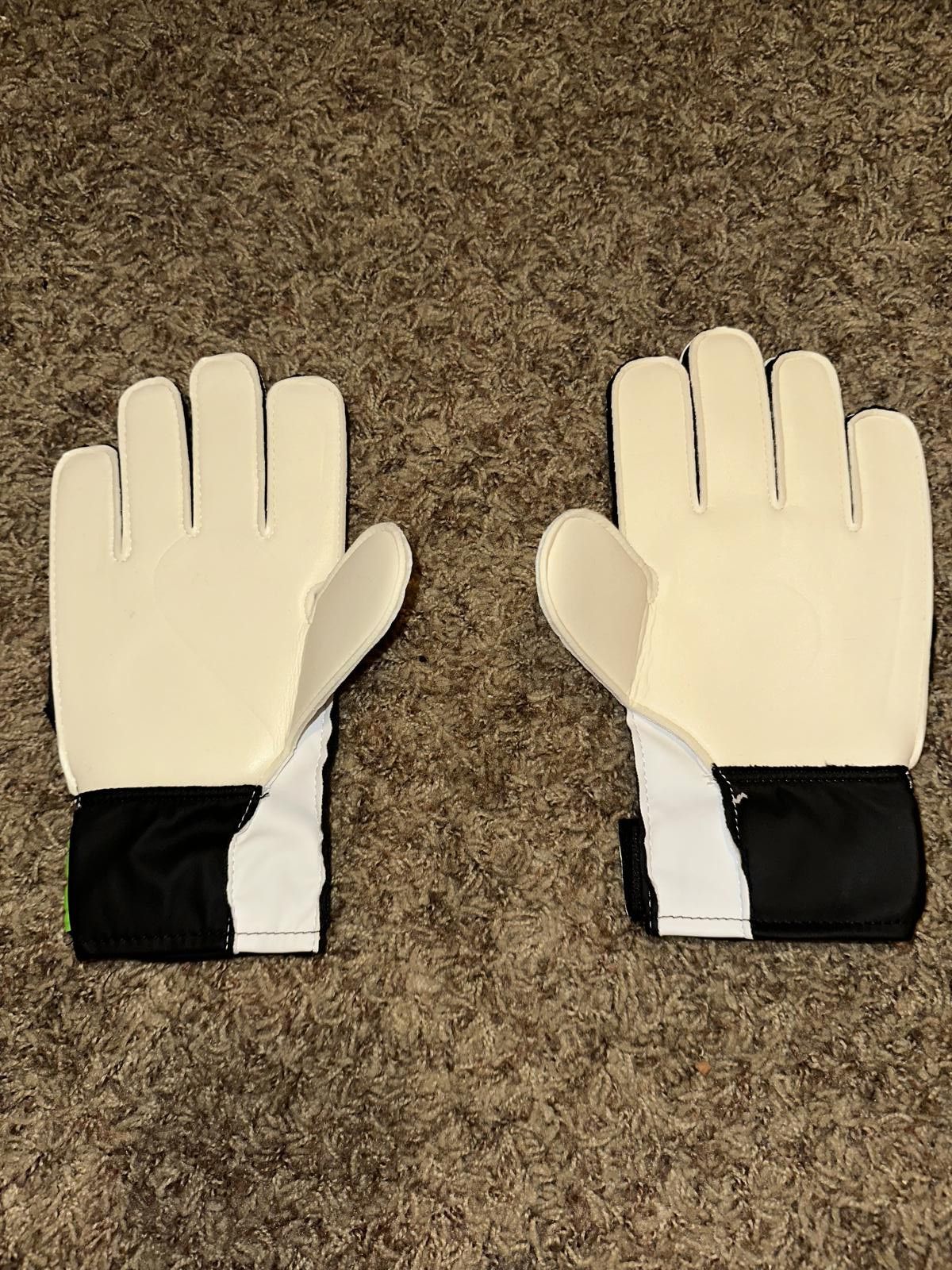 Nike Nike Youth Goalkeeper Volt Black White GK Classic Glove Size ONE SIZE - 4 Thumbnail