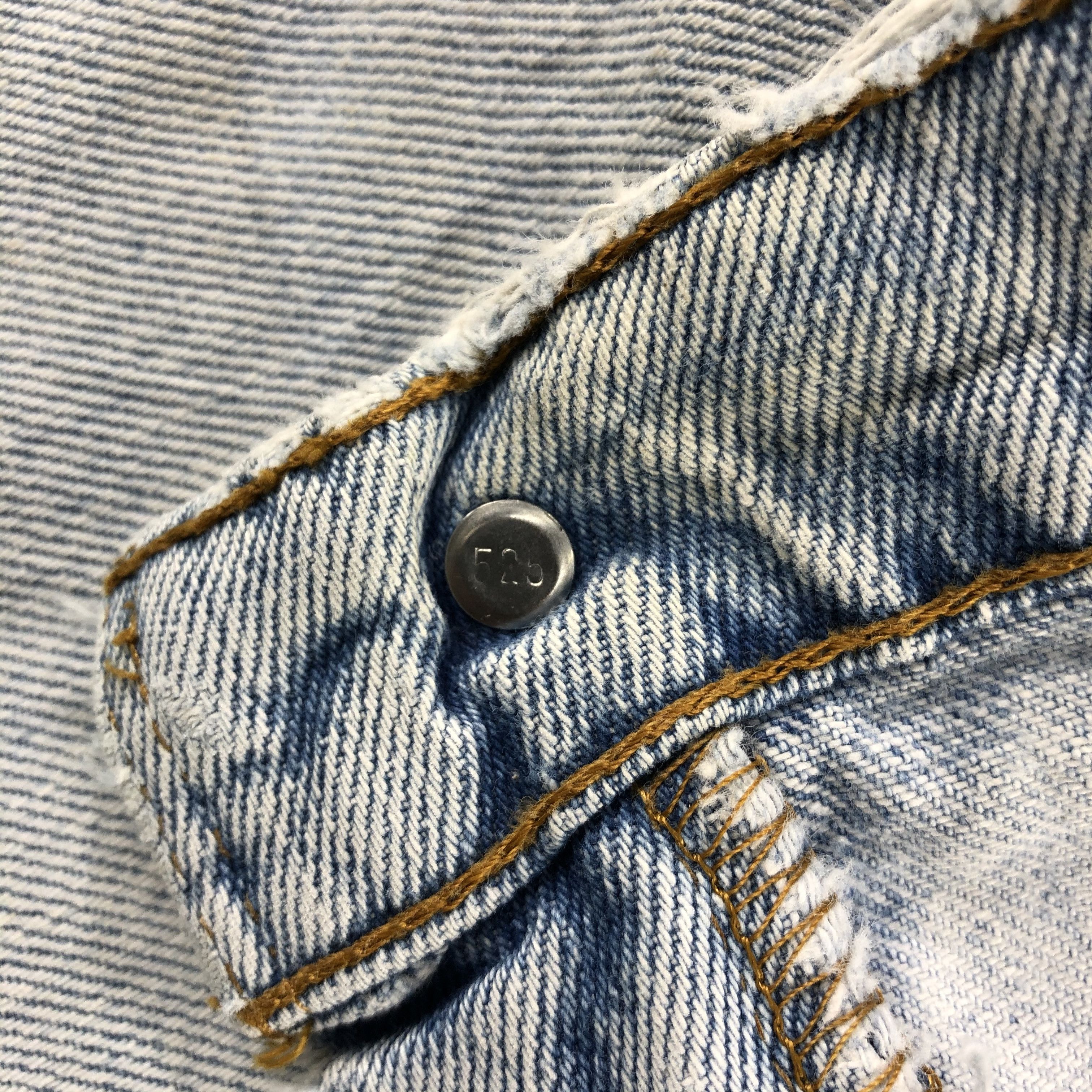 Levi's Vintage 90s Levis 550 Jeans Light Wash Denim KJ929 Size US 32 / EU 48 - 18 Thumbnail