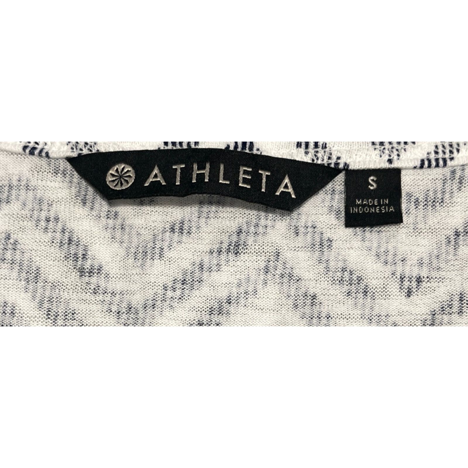 Athleta Athleta Tank Size S Blue White Chevron Print Arrowhead Breezy Womens Size S / US 4 / IT 40 - 2 Thumbnail