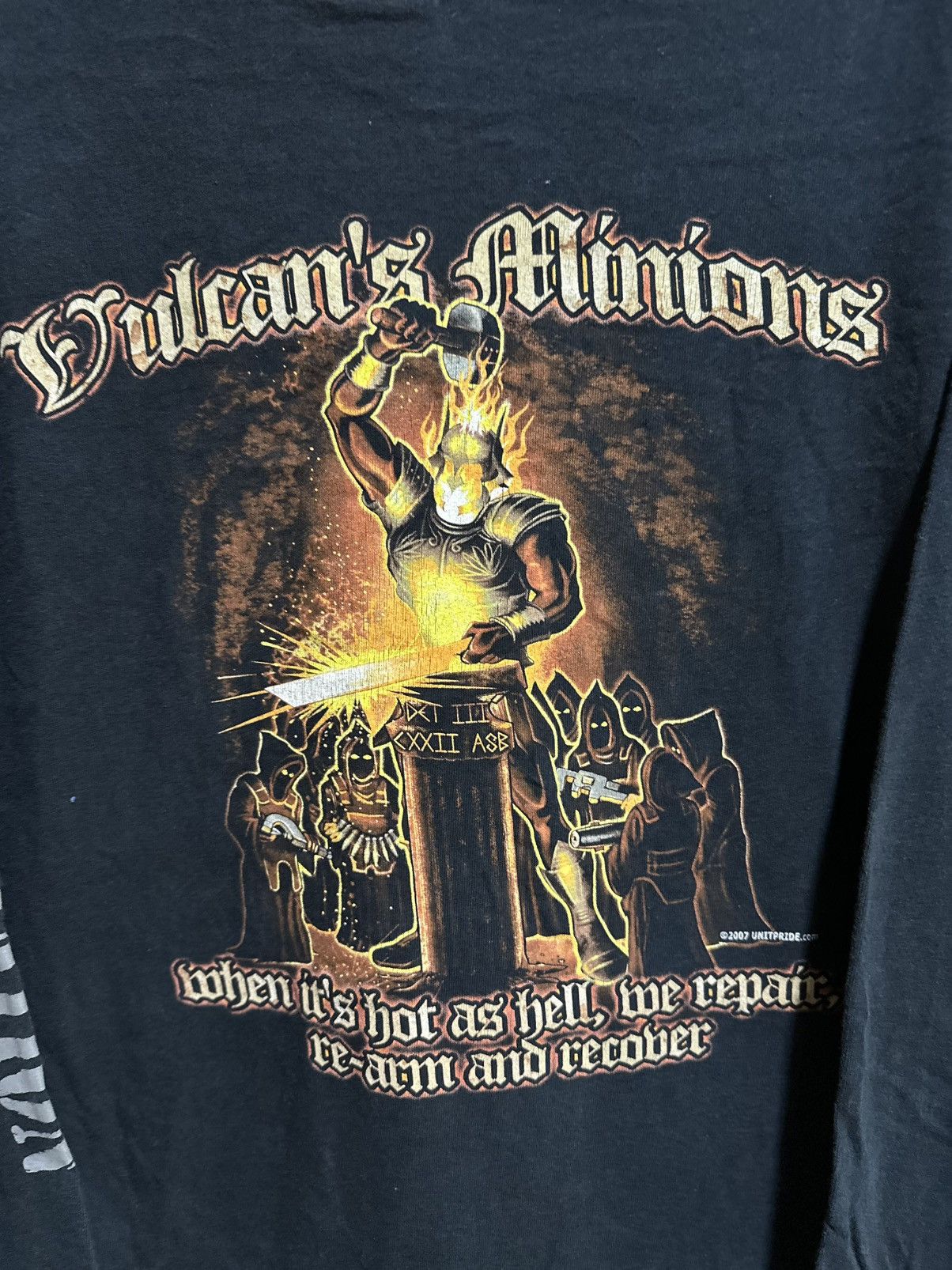 Vintage Vintage Vulcam’s Minions Long Sleeve Faded Tee Size US L / EU 52-54 / 3 - 10 Thumbnail