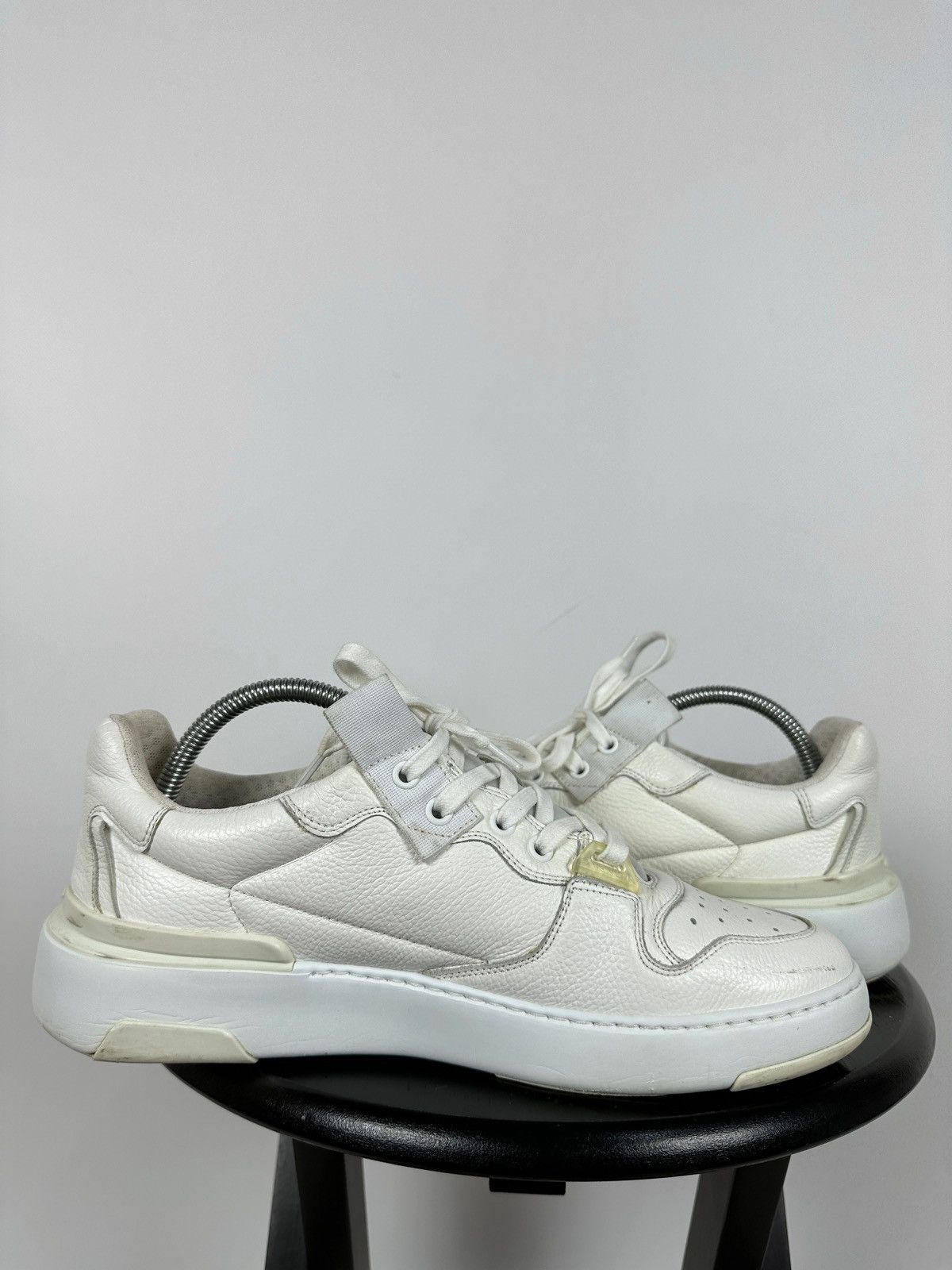 Givenchy Givenchy Wing Low Top White Sneakers Size US 8 / EU 41 - 10 Thumbnail