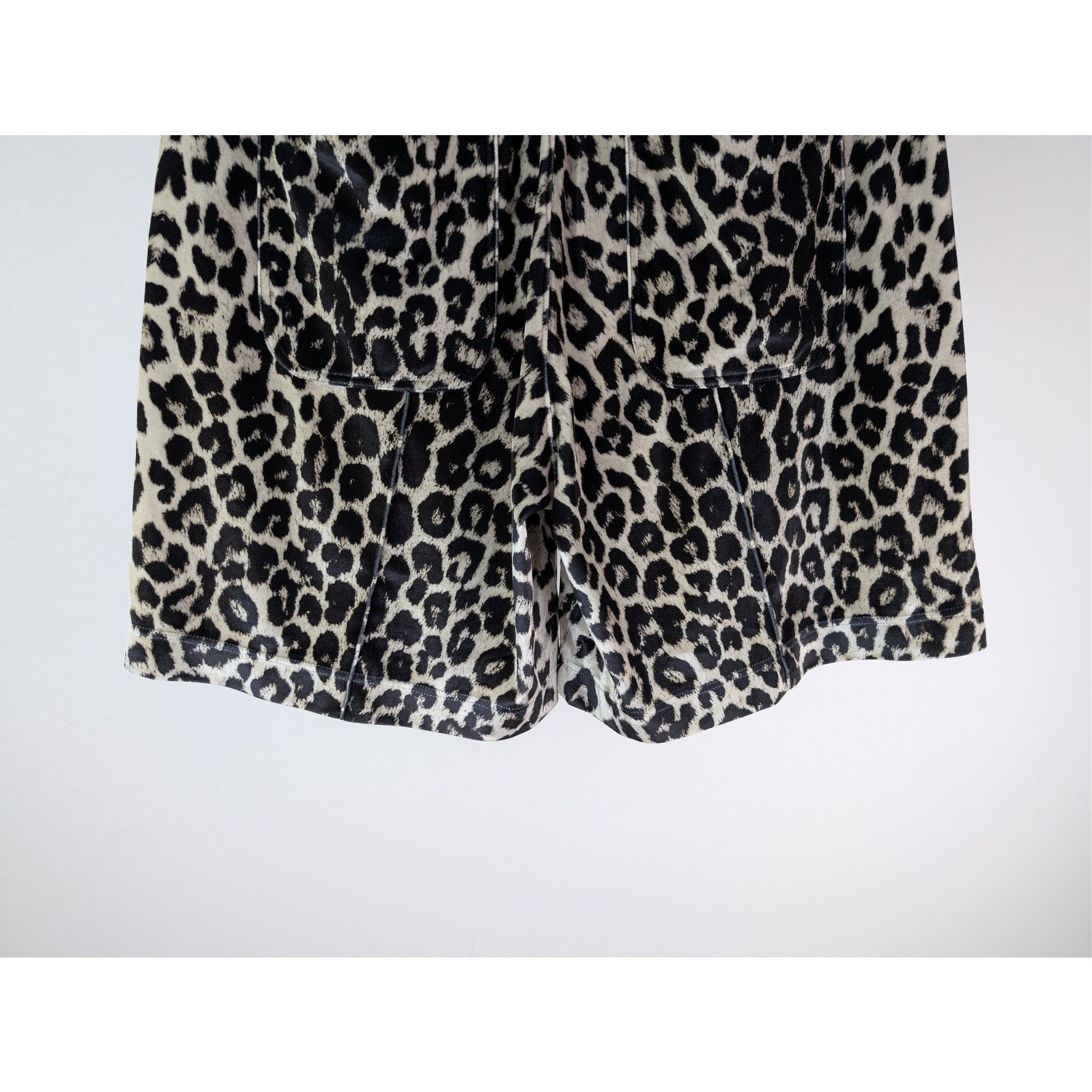 Tom Ford o1rshd1 Leopard-Print Cut and Sewn Knitted Shorts in Black Size US 34 / EU 50 - 13 Thumbnail