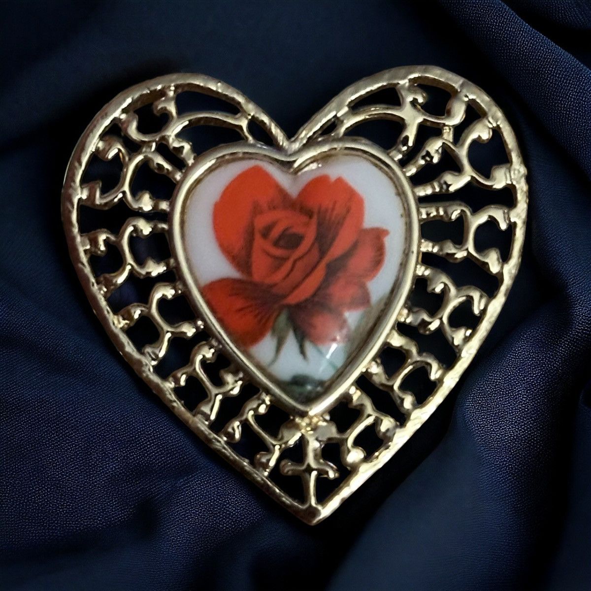 Vintage Vintage gold tone filigree porcelain rose center brooch Size ONE SIZE - 1 Thumbnail