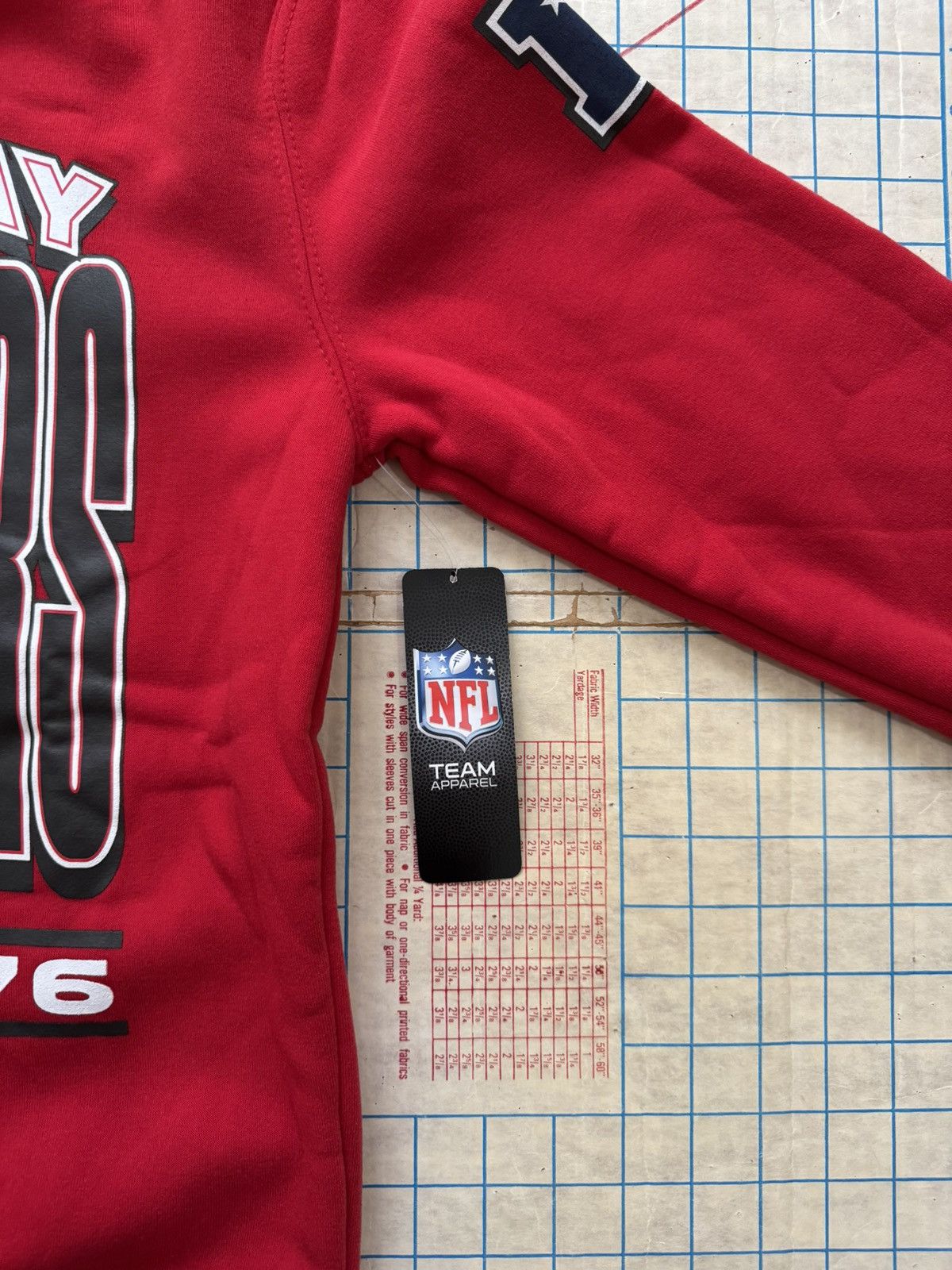 NFL NWT Tampa Bay Buccaneers Crewneck Sweater Small NFL Apparel Size US S / EU 44-46 / 1 - 7 Thumbnail