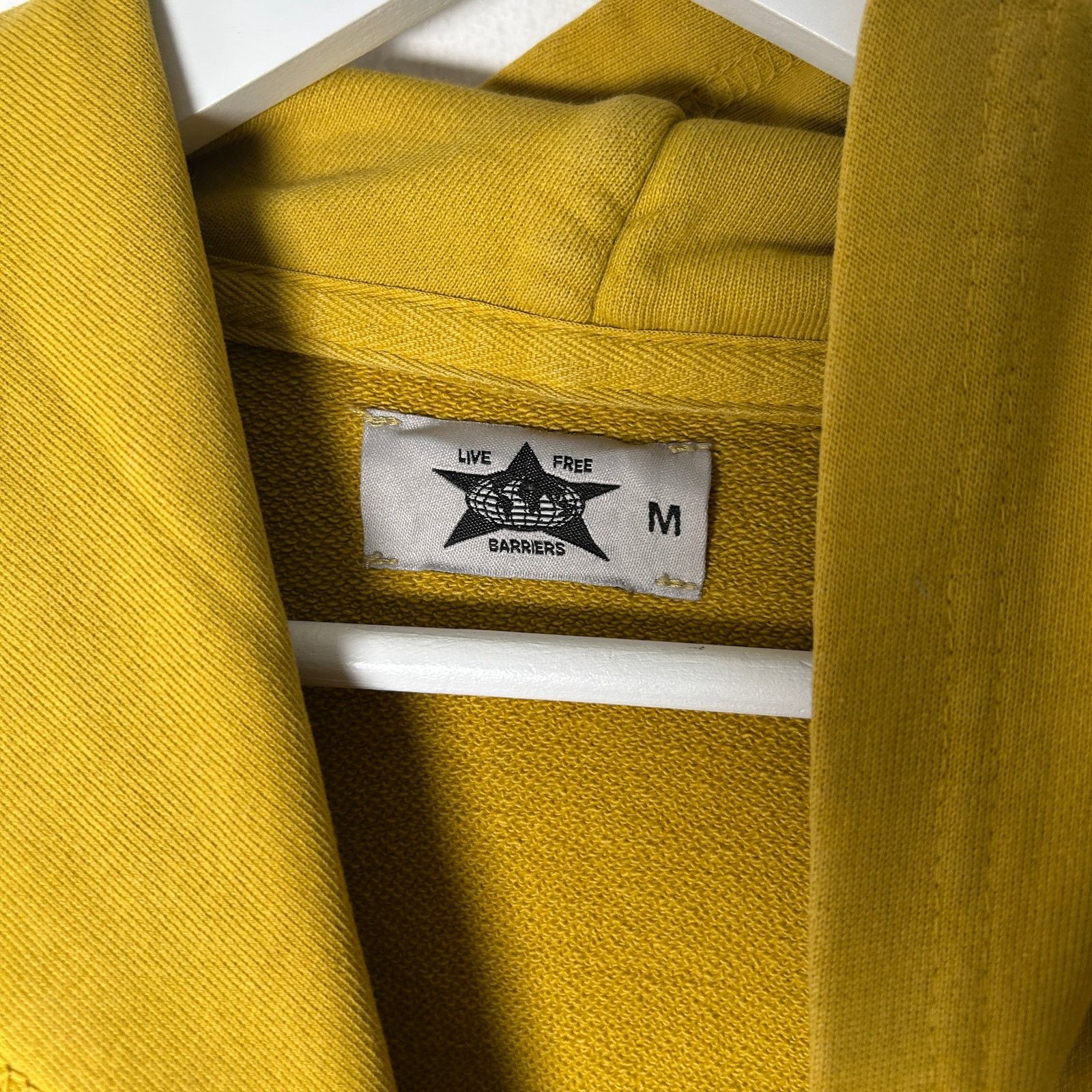 Barriers Barriers 'King of Kings' Yellow Graphic Hoodie Size M Size US M / EU 48-50 / 2 - 4 Thumbnail