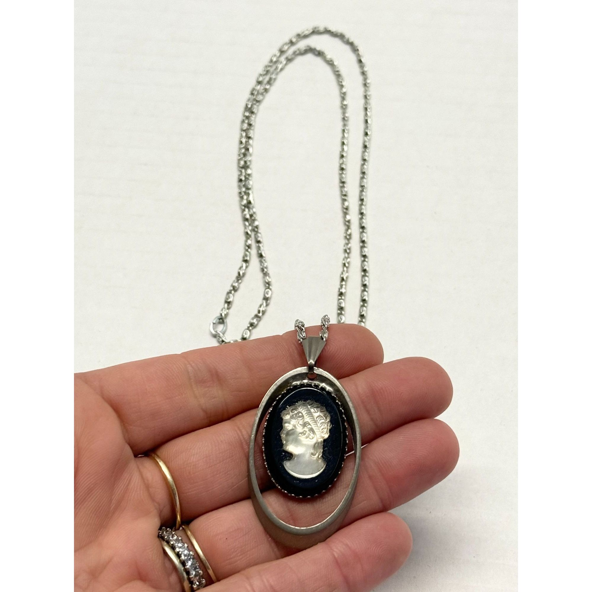 Vintage Vintage silver cameo necklace Size ONE SIZE - 4 Thumbnail