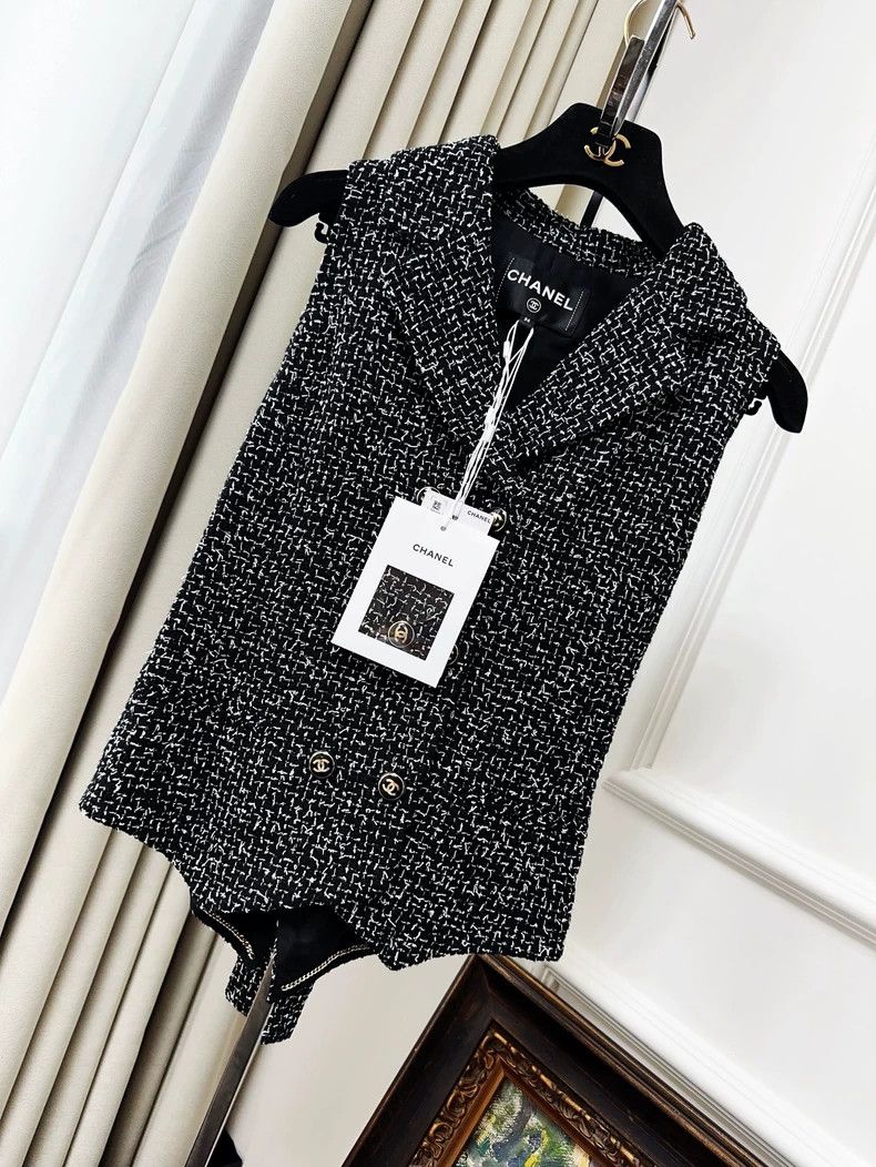 Chanel Chanel 23p black and white mixed color tweed double-breast Size XS / US 0-2 / IT 36-38 - 1 Thumbnail