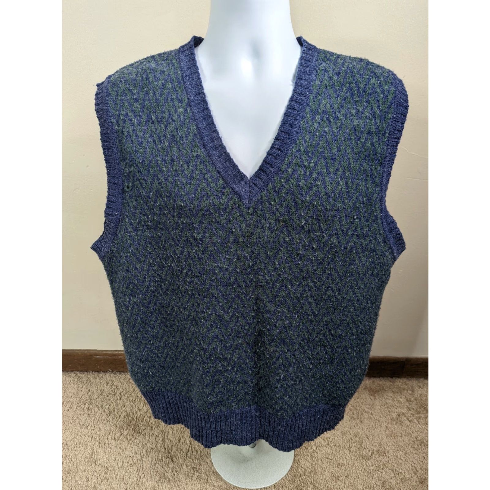 Levi's VINTAGE Levi's V-Neck Sweater Vest Blue Green Geometric Acrylic Mens Large S4C Size US L / EU 52-54 / 3 - 2 Thumbnail