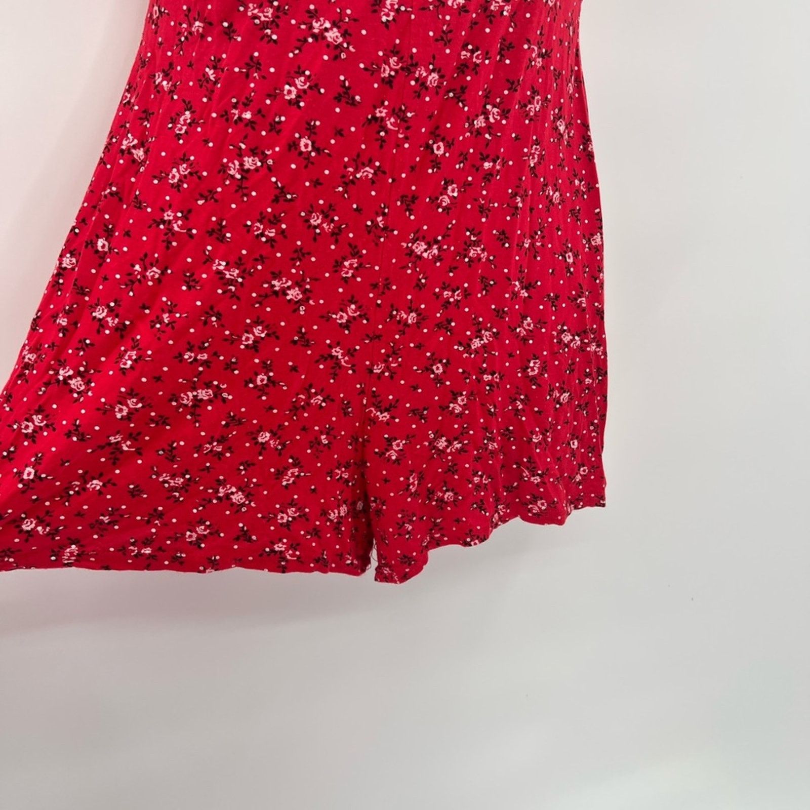 Boohoo Boohoo Red Ditsy Floral Playsuit Size 10 Size 32" / US 10 / IT 46 - 4 Thumbnail