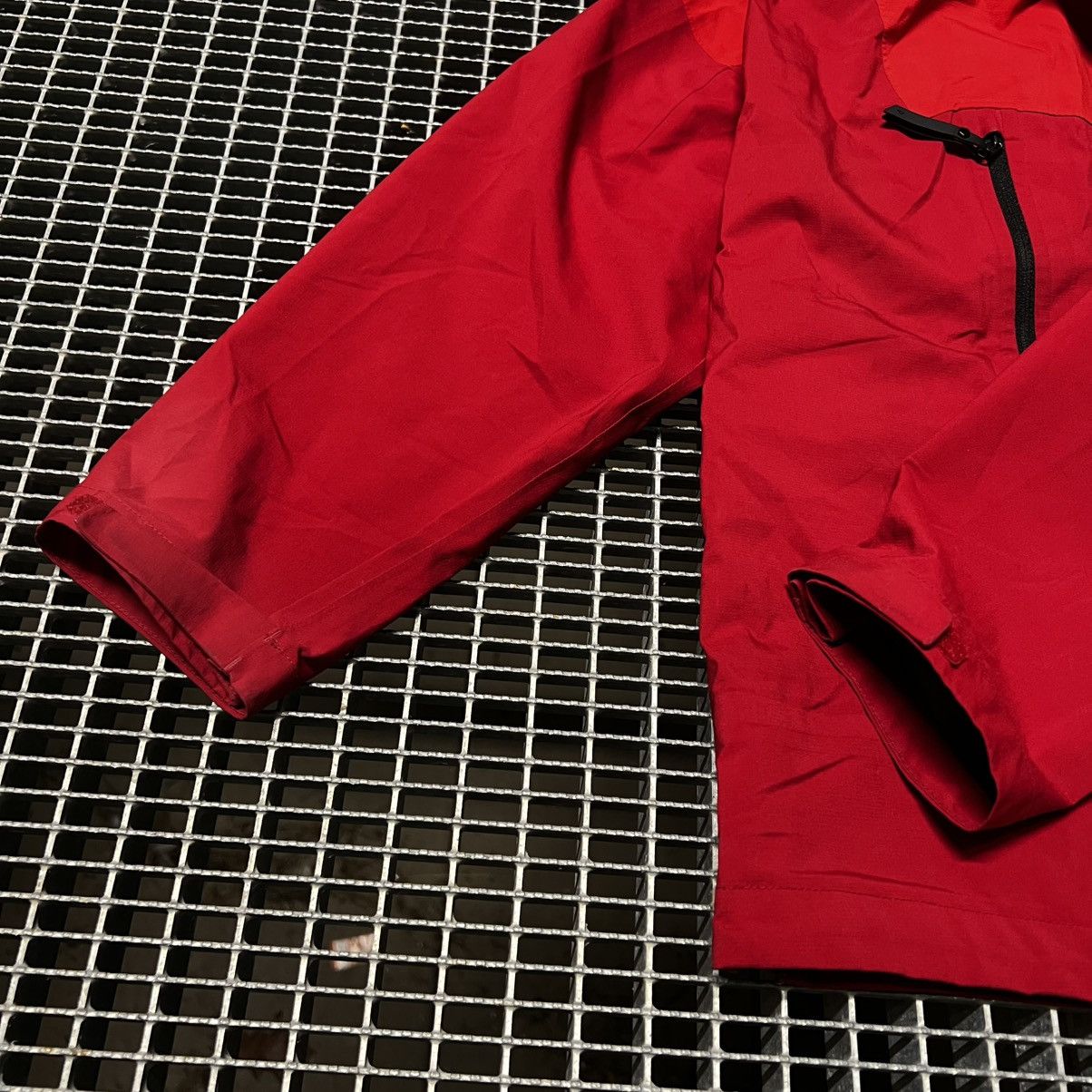 Peak Performance Outdoor Jacket Peak Performance Gorpcore Y2K Streatwear Size US L / EU 52-54 / 3 - 4 Thumbnail