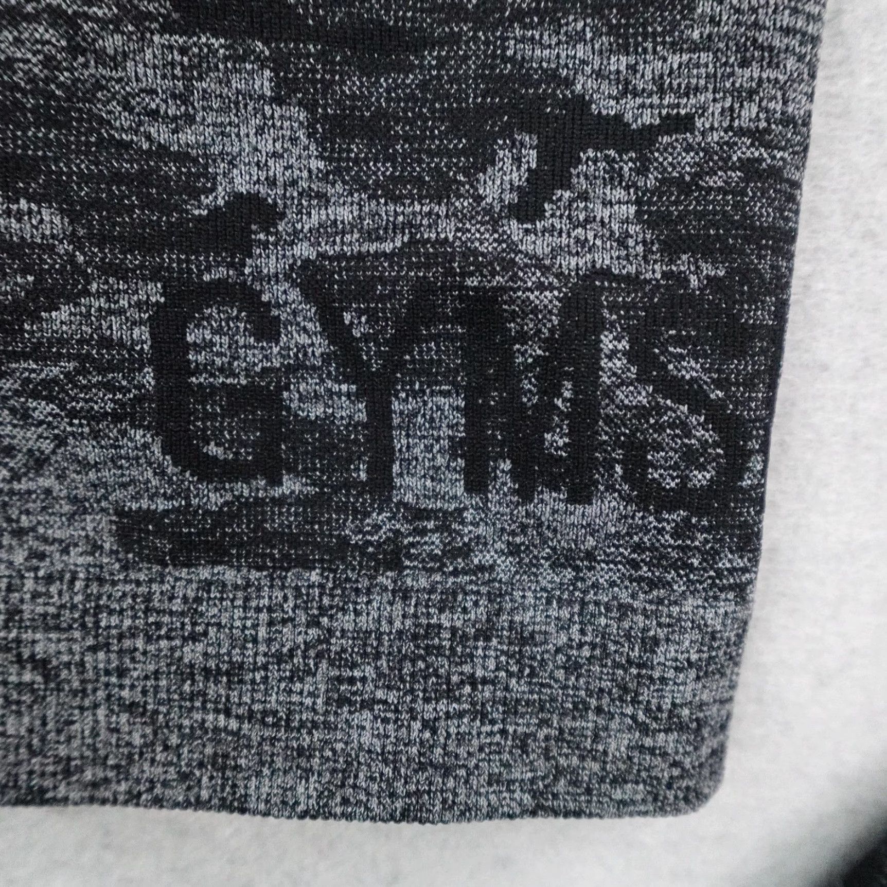 Gymshark Gymshark Shirt Womens L Gray Camo Seamless Long Sleeve Crop Top Athletic Size L / US 10 / IT 46 - 4 Thumbnail