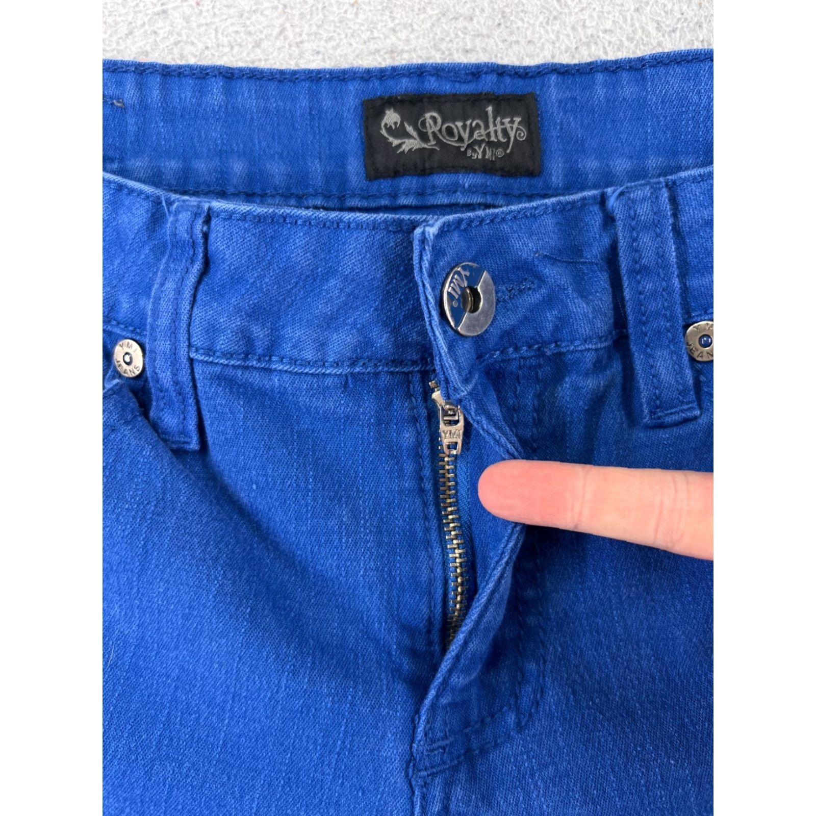 Vintage YMI Shorts Womens 6 Denim Blue Cut-Off Low Rise 28x6 Cotton Blend 6 Regular 28 Blue Size 28" / US 6 / IT 42 - 6 Thumbnail