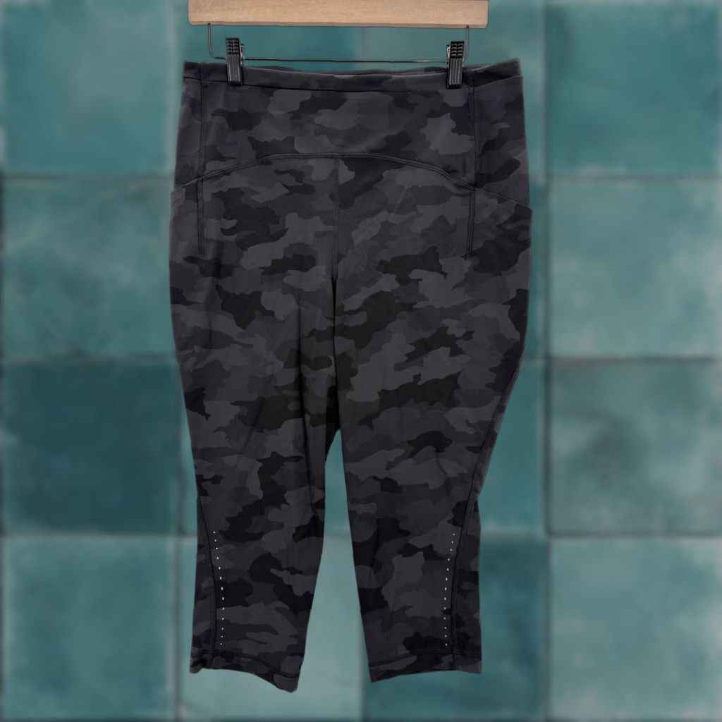 Lululemon Lululemon Align Capri Pants Womens 12 Black Camo Leggings Pockets Reflective Capris Yoga Running Shoes? Size 34" / US 12 / IT 48 - 1 Thumbnail