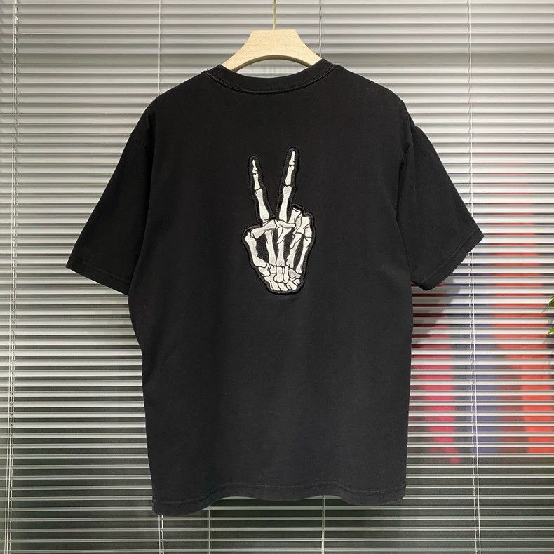Balenciaga Balenciaga Short-sleeve T-shirt with dissolved smile and v Size US L / EU 52-54 / 3 - 2 Thumbnail