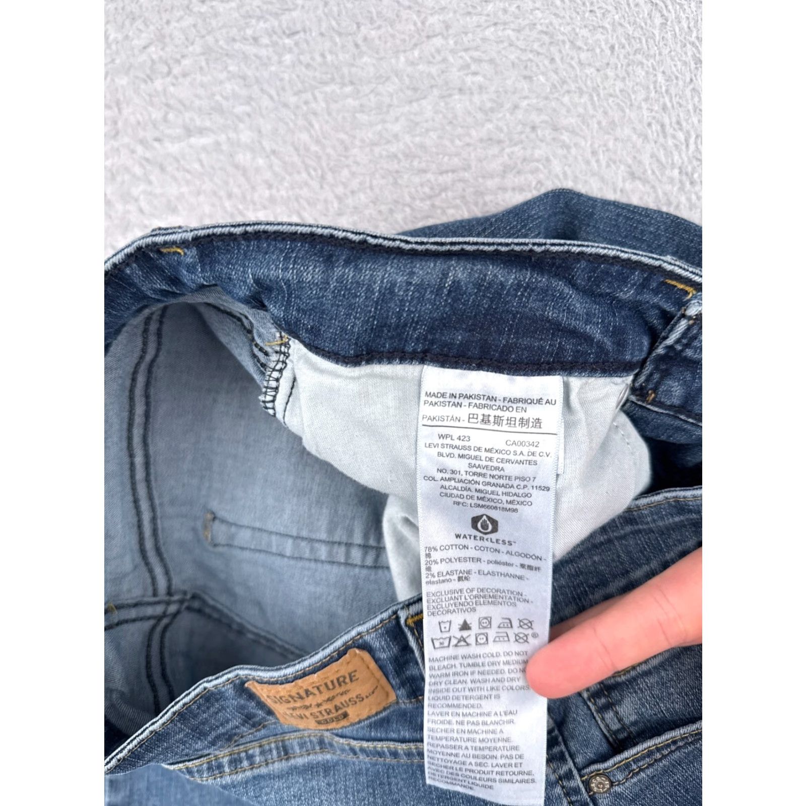 Levi's Levi's Jeans Women 29 Blue Denim Mid Rise Skinny Tapered Cotton Blend 28x27 Jeans Womens Blue 90s? Size 29" - 7 Thumbnail