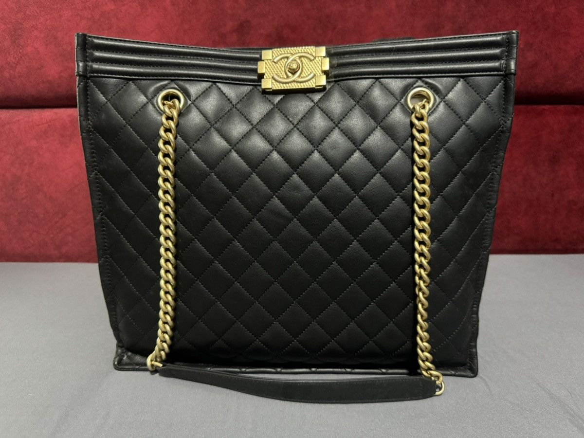 Chanel Rare 16K Chanel Boy Tote Bag Full Set with Receipt Size ONE SIZE - 1 Thumbnail