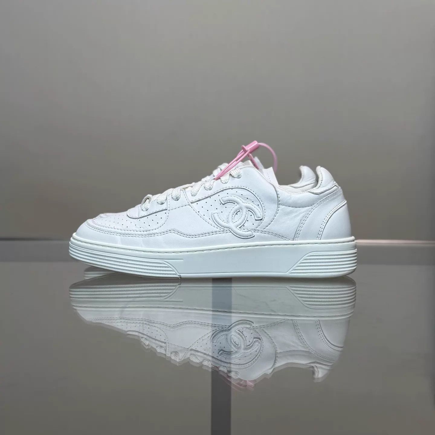 Chanel Chanel 23A CC logo white sneakers EU36.5 99 Size US 6 / IT 36 - 5 Thumbnail