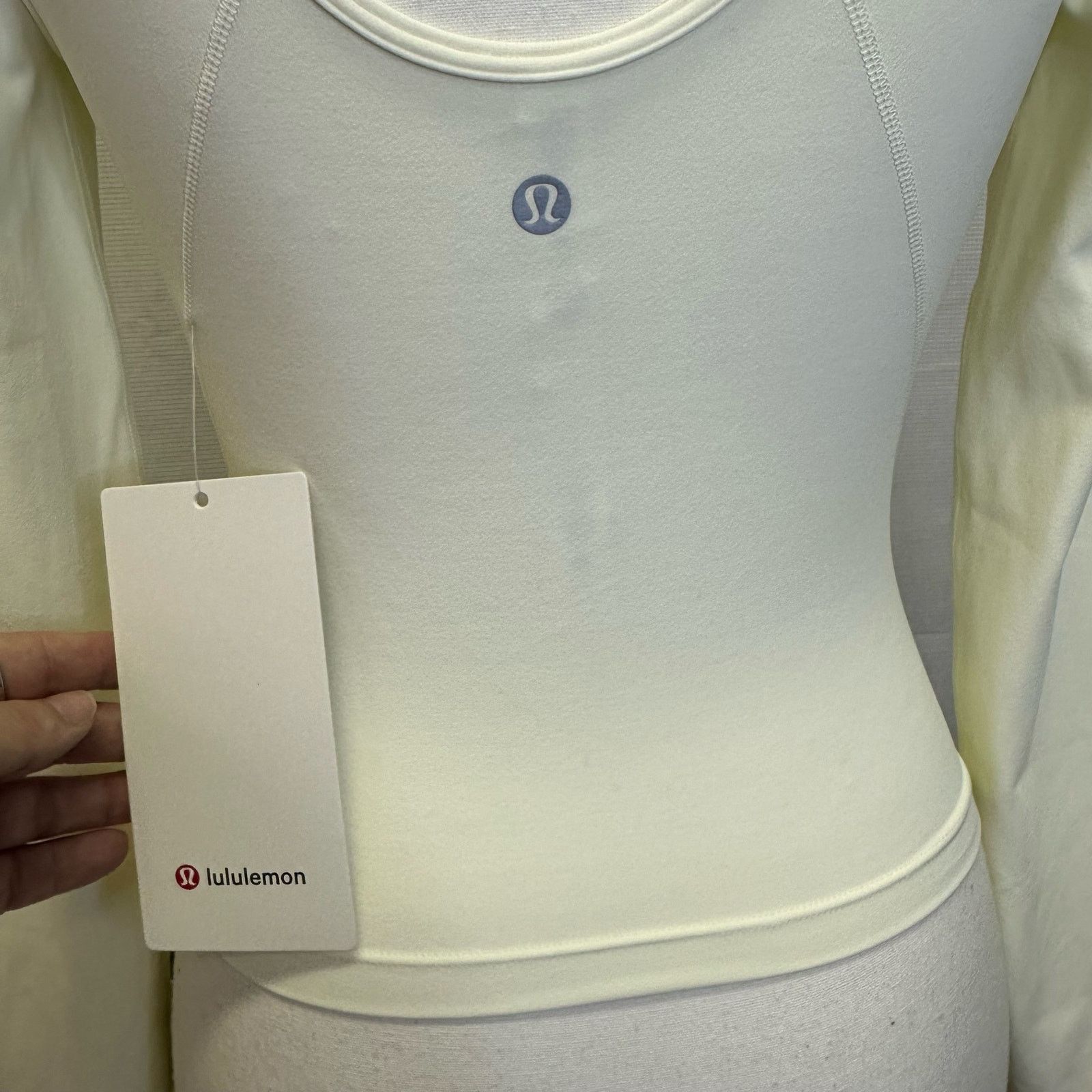 Lululemon Lululemon V-Neck Long Sleeve Crop Top Size 4 NWT Size S / US 4 / IT 40 - 10 Thumbnail