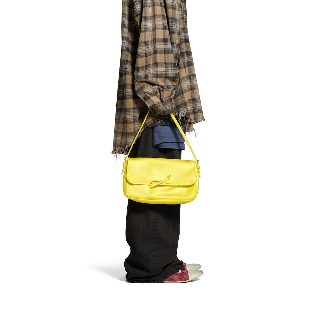 Balenciaga o1srvl11e0526 Size: OS / Leopolda Pochette Bag in Yellow Size ONE SIZE - 6 Thumbnail