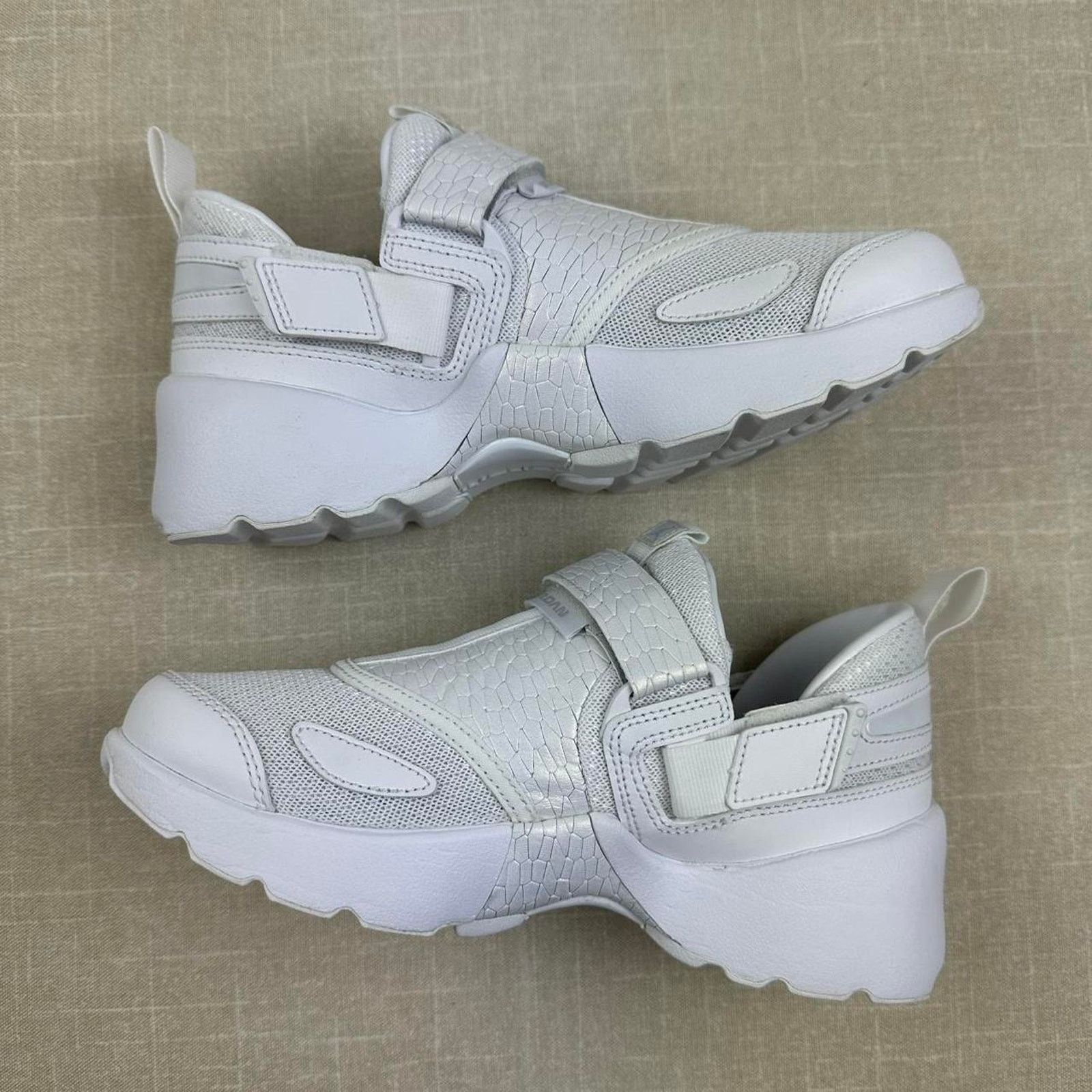 Jordan Brand 2016 Jordan Trunner LX "Triple White" Women 6 Size US 6 / IT 36 - 5 Thumbnail